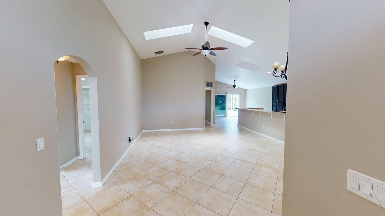 562 SW Saint Martins Cove