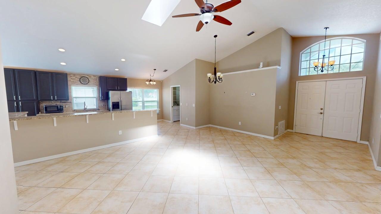 562 SW Saint Martins Cove