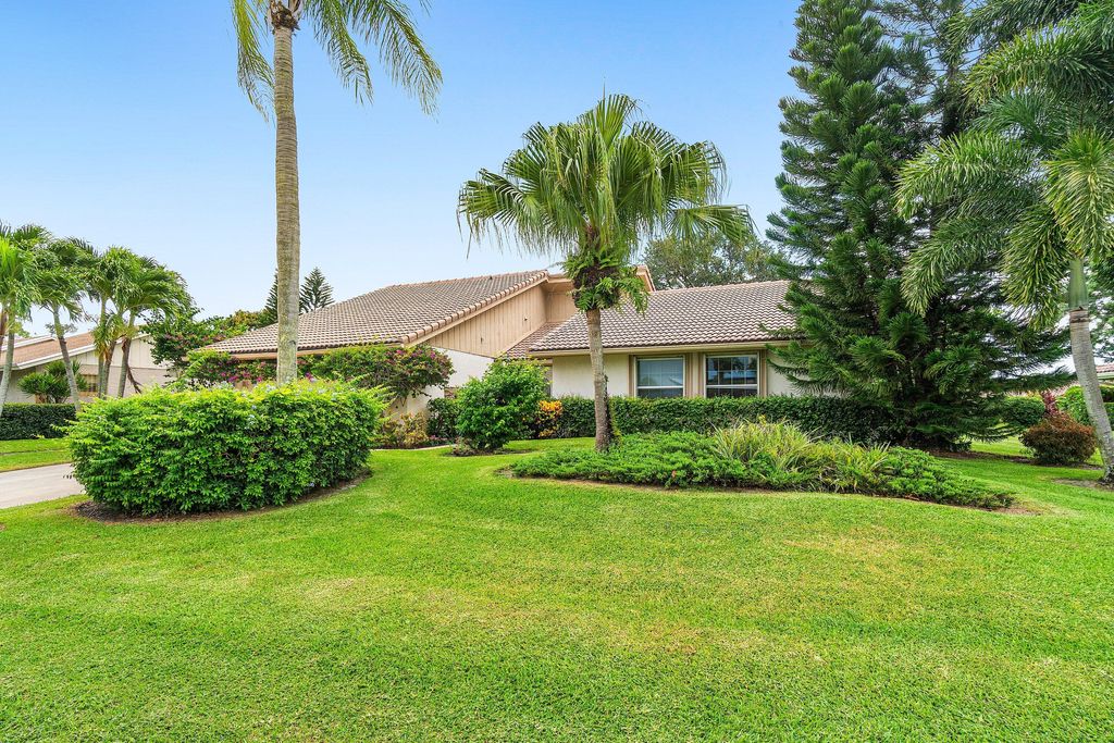 Photo of 13692 Crosspointe Drive, Palm Beach Gardens, FL 33418 (MLS # R11117961)