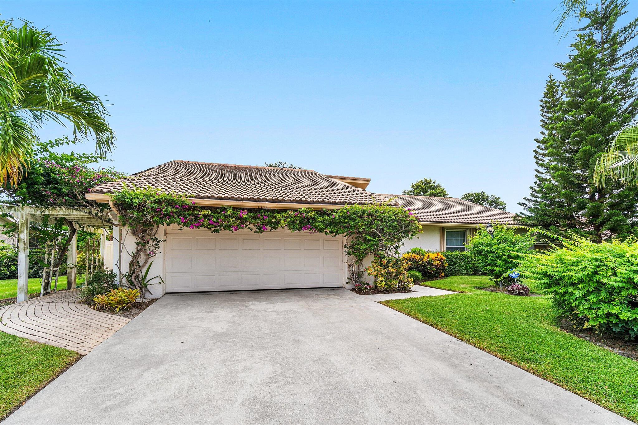 13692 Crosspointe Drive