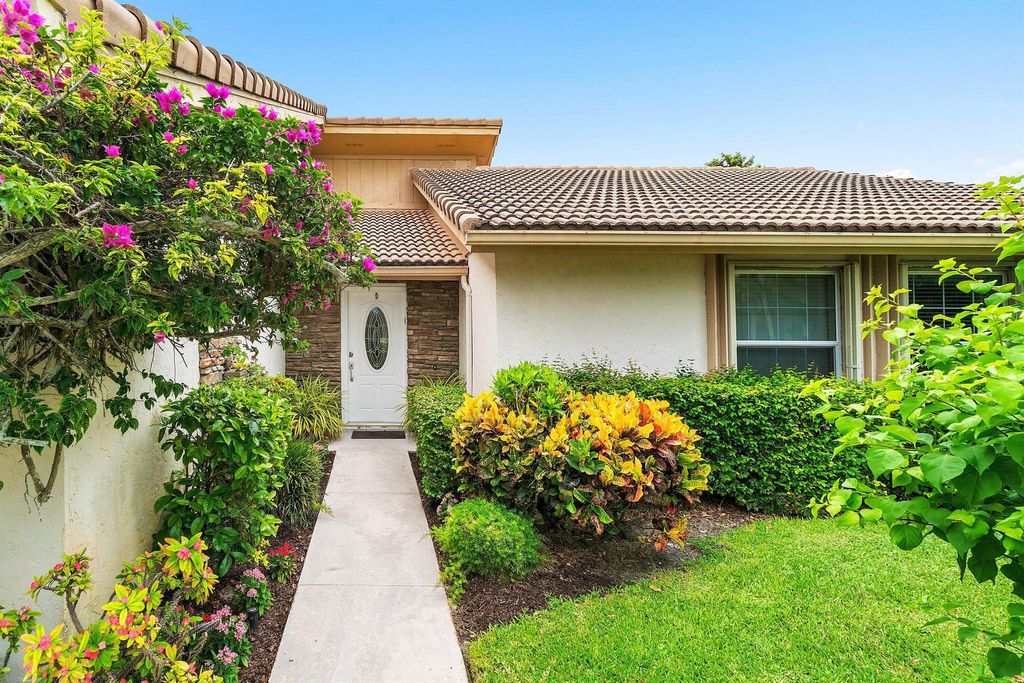 Photo of 13692 Crosspointe Drive, Palm Beach Gardens, FL 33418 (MLS # R11117961)