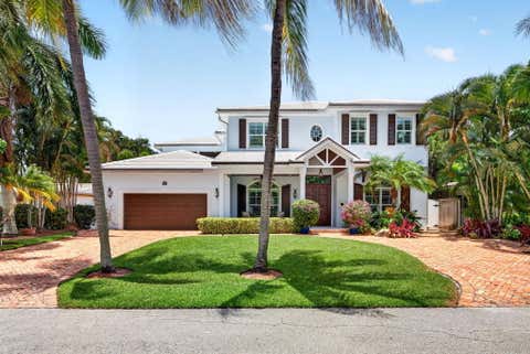 Photo of 1329 SE 13th Terrace, Fort Lauderdale, FL 33316 (MLS # B26051625)