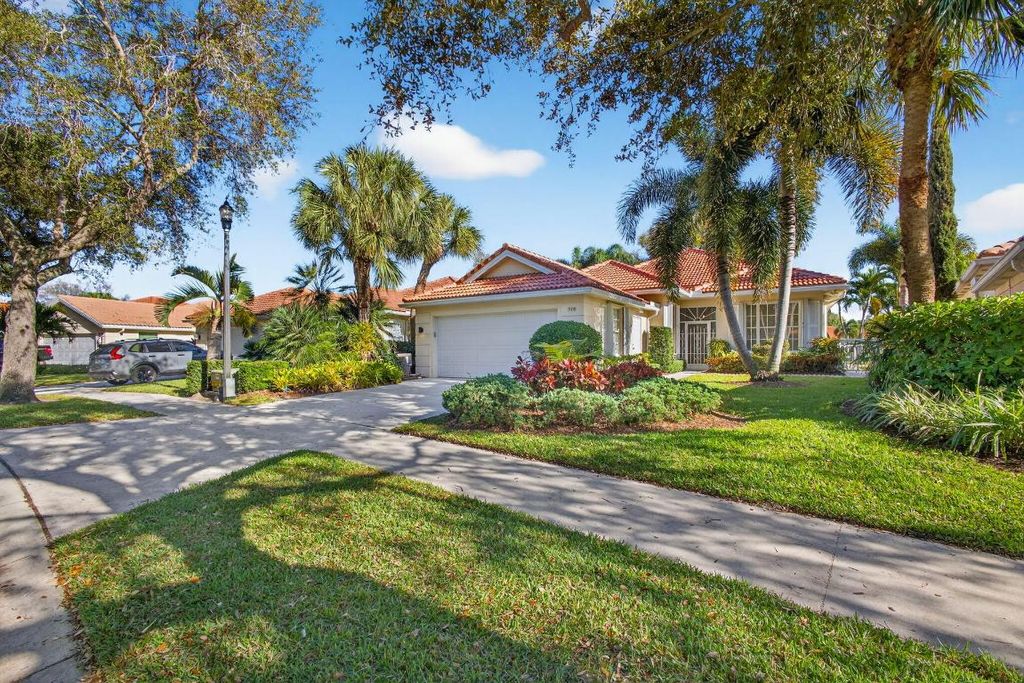 Photo of 520 E Tall Oaks Drive, Palm Beach Gardens, FL 33410 (MLS # R11145024)