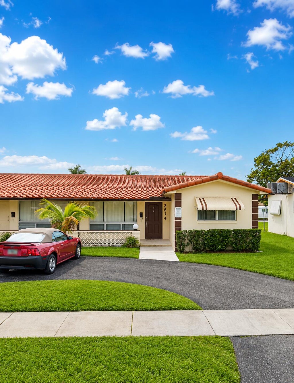 Photo of 3614 TAYLOR Street, Hollywood, FL 33021 (MLS # B26075748)