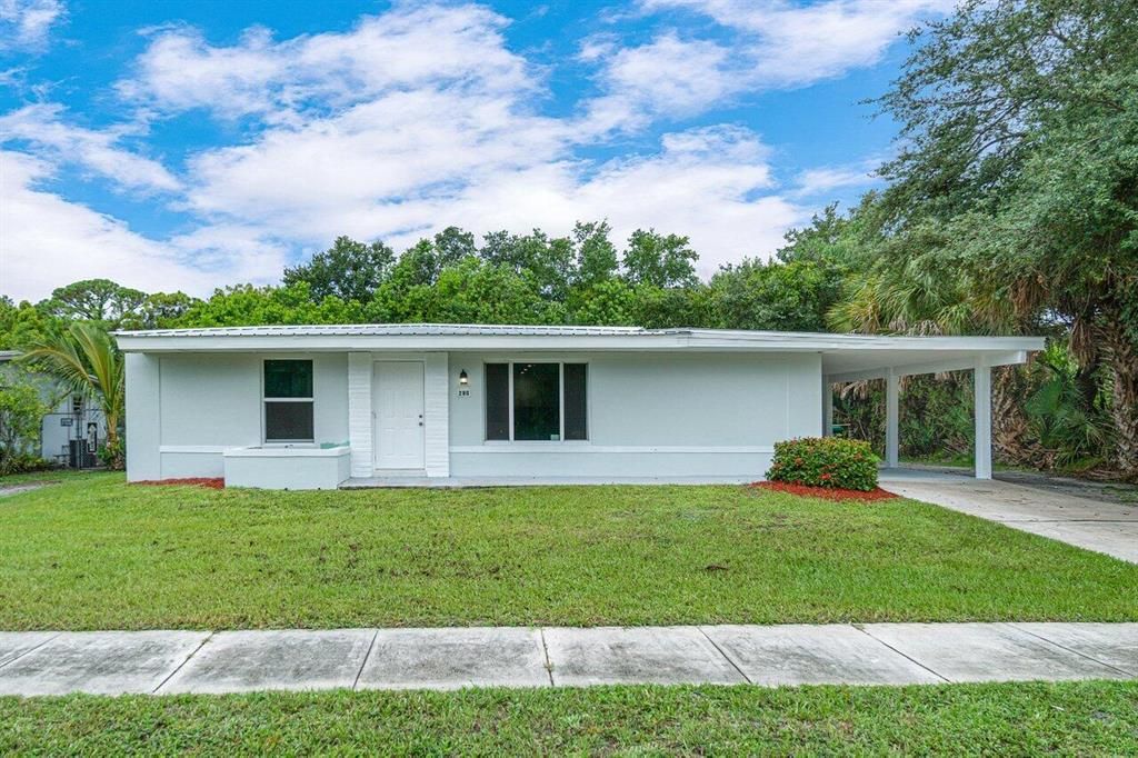 Photo of 280 Banyan Drive, Port Saint Lucie, FL 34952 (MLS # R10729654)