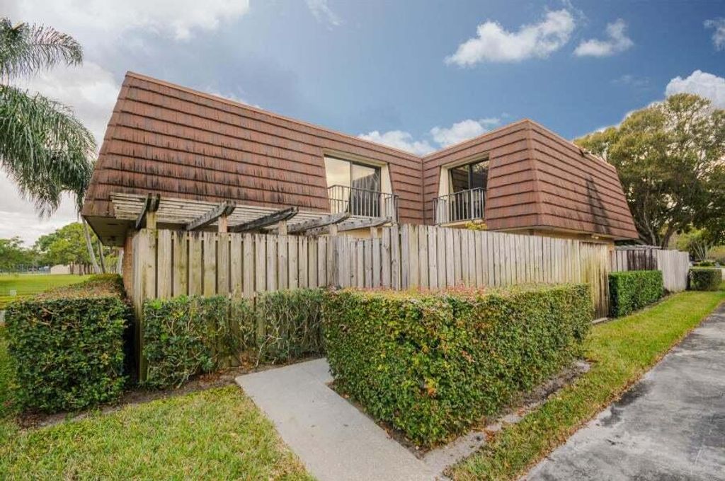 Photo of 1113 11th Lane, Palm Beach Gardens, FL 33418 (MLS # R11071555)