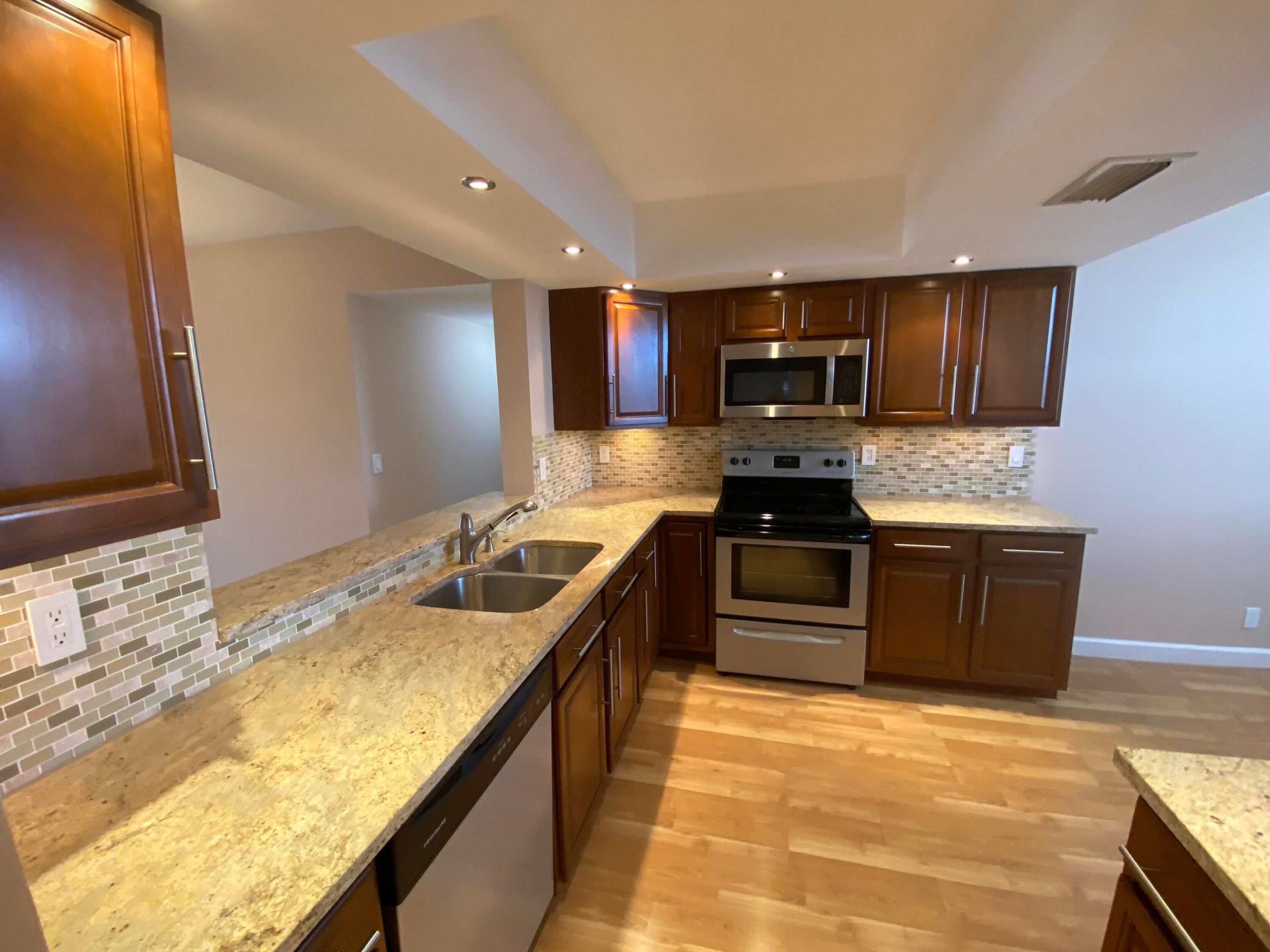 41 OF PALM SPRINGS 3 CONDO - Residential Lease