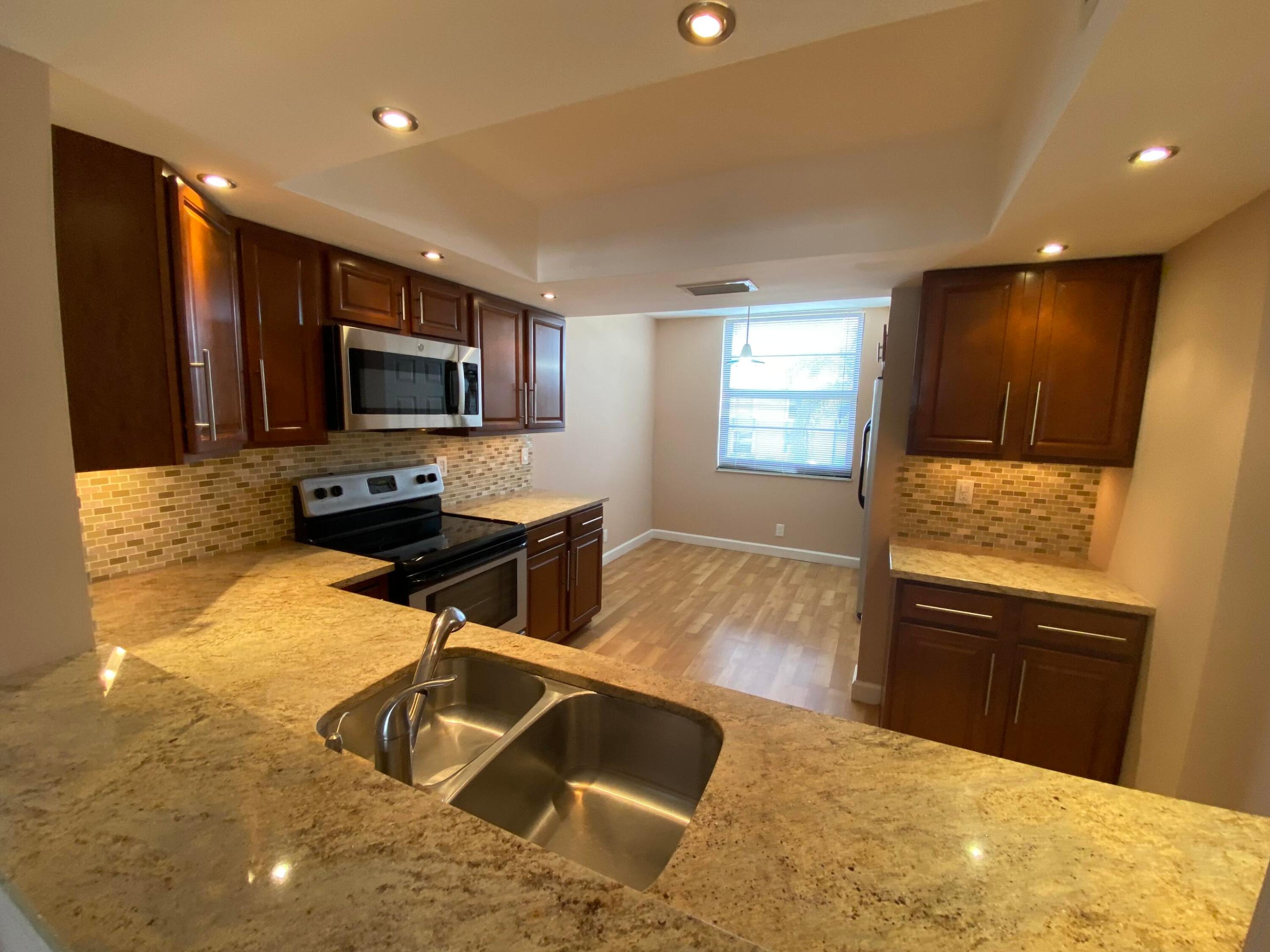 41 OF PALM SPRINGS 3 CONDO - Residential Lease