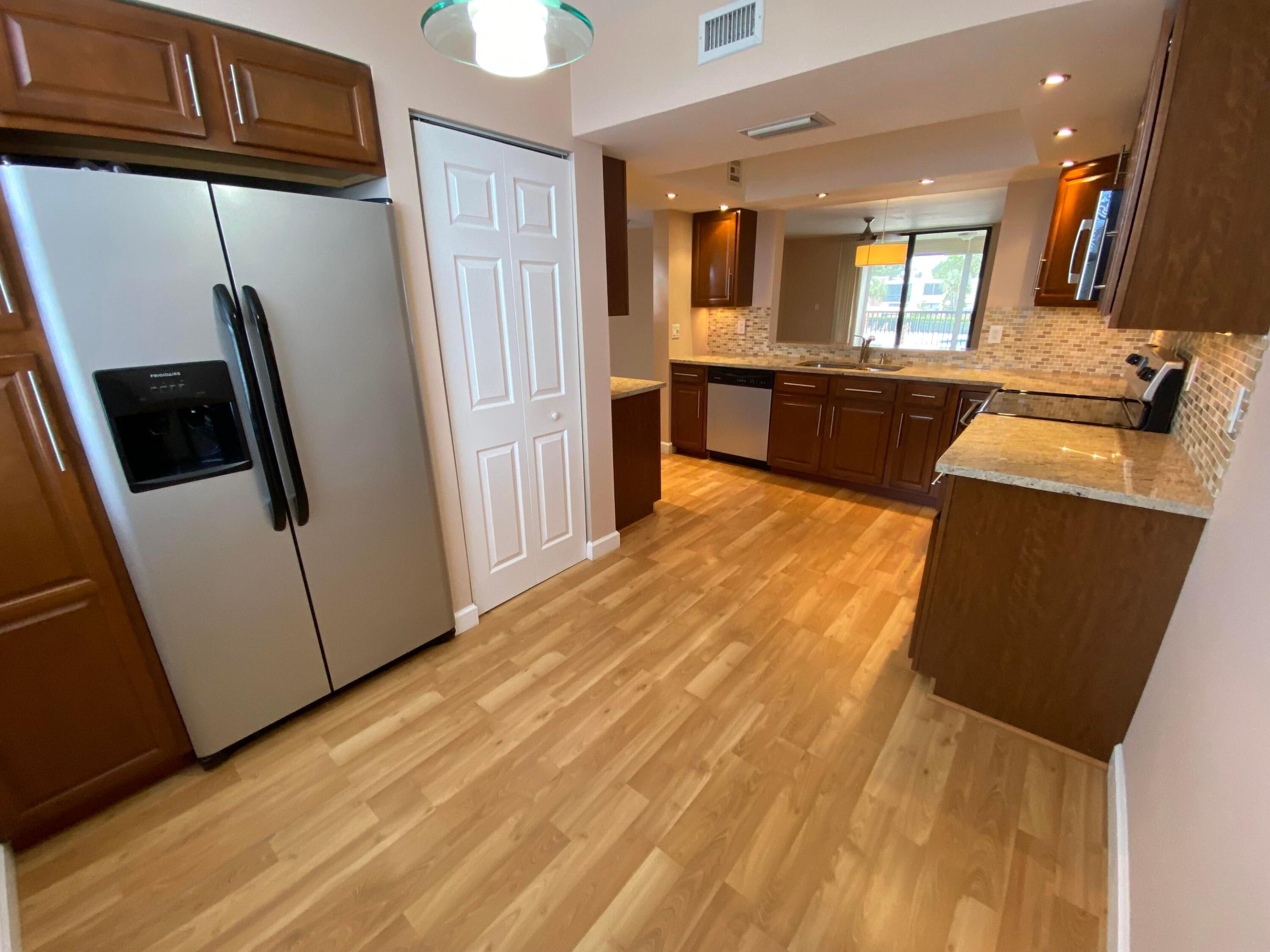 41 OF PALM SPRINGS 3 CONDO - Residential Lease