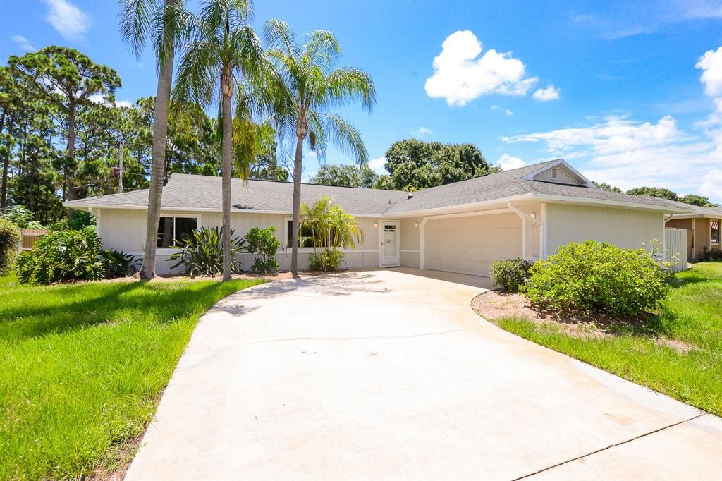 Photo of 5510 Killarney Avenue, Fort Pierce, FL 34951 (MLS # R10724200)