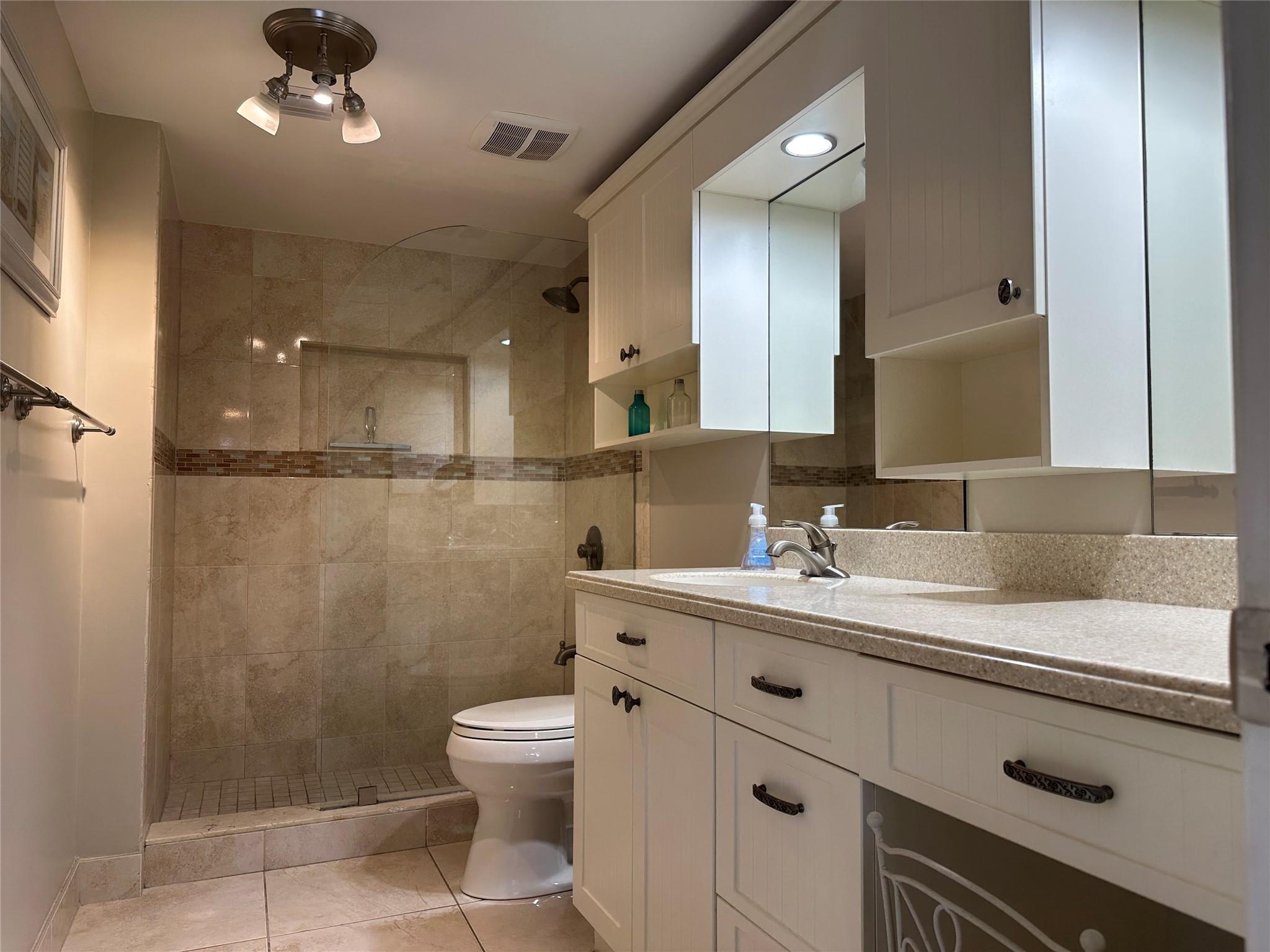 Le Frontenac Condo - Residential Lease