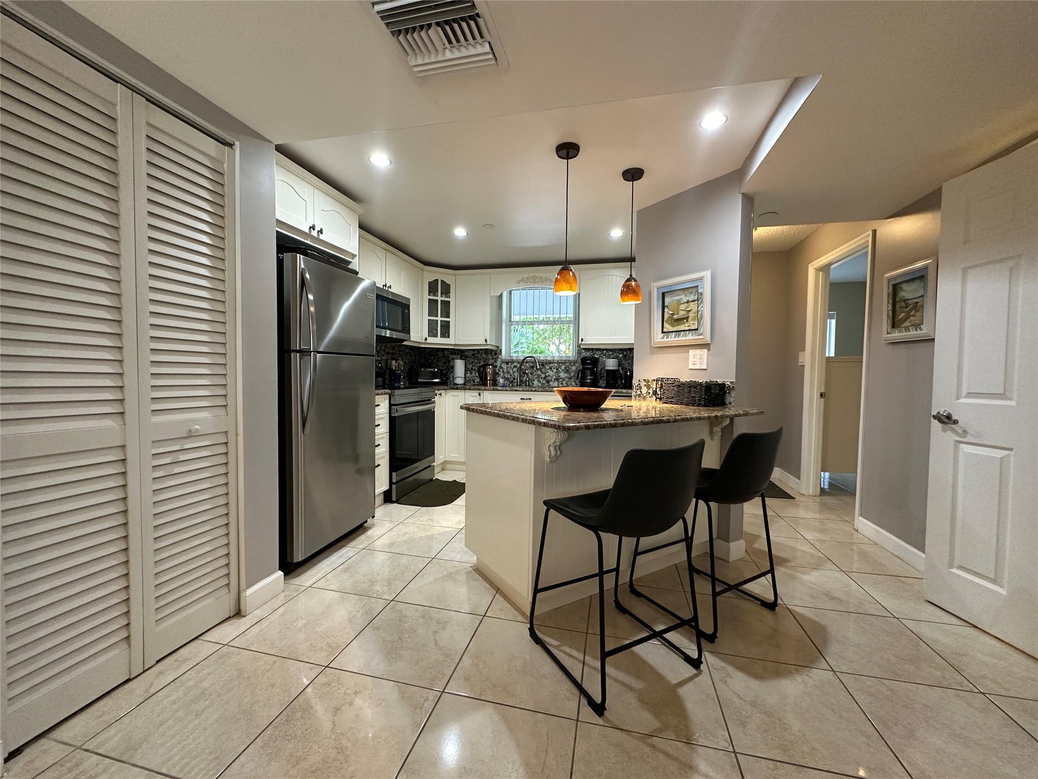 Le Frontenac Condo - Residential Lease