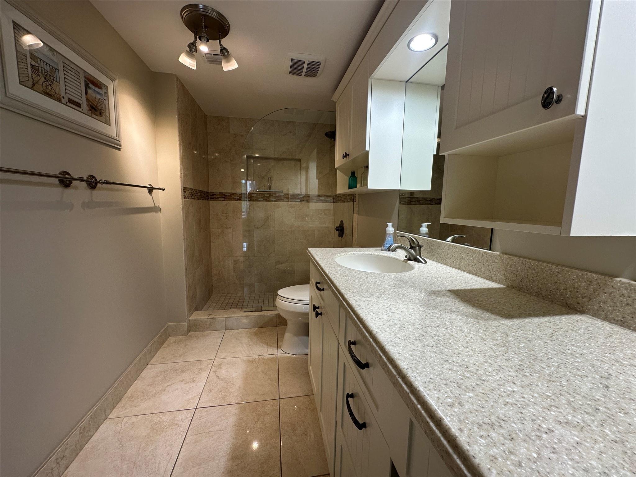 Le Frontenac Condo - Residential Lease