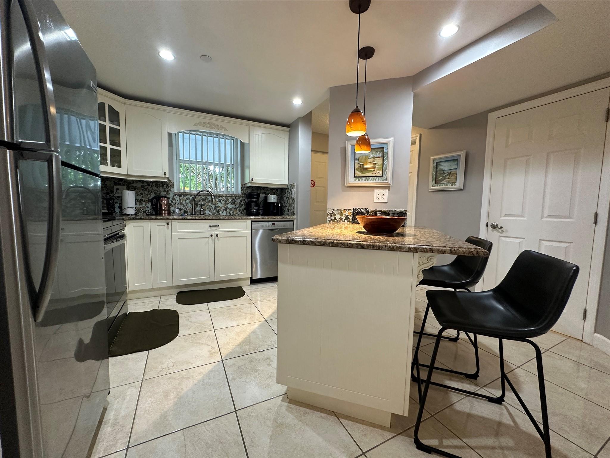 Le Frontenac Condo - Residential Lease