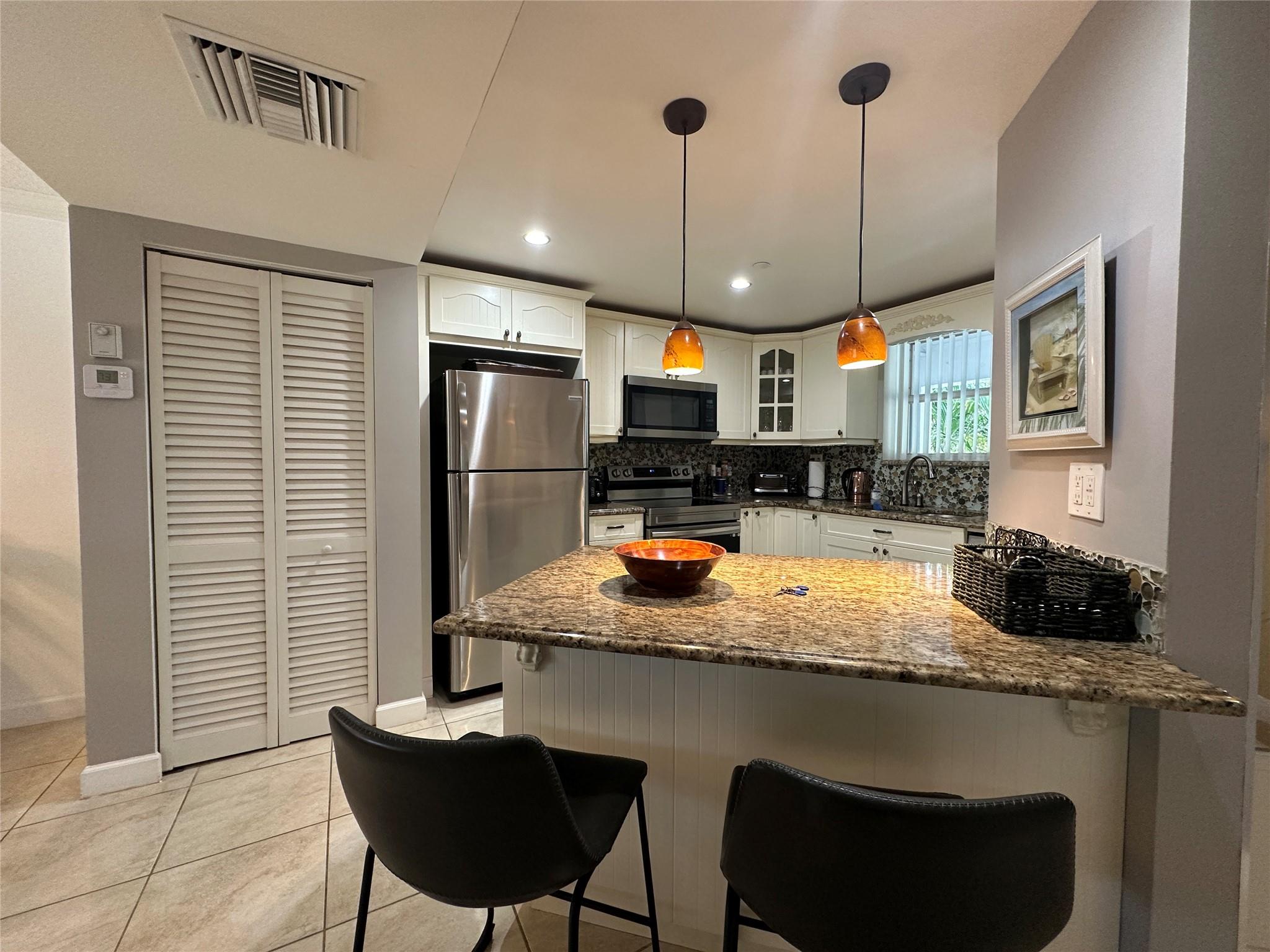 Le Frontenac Condo - Residential Lease