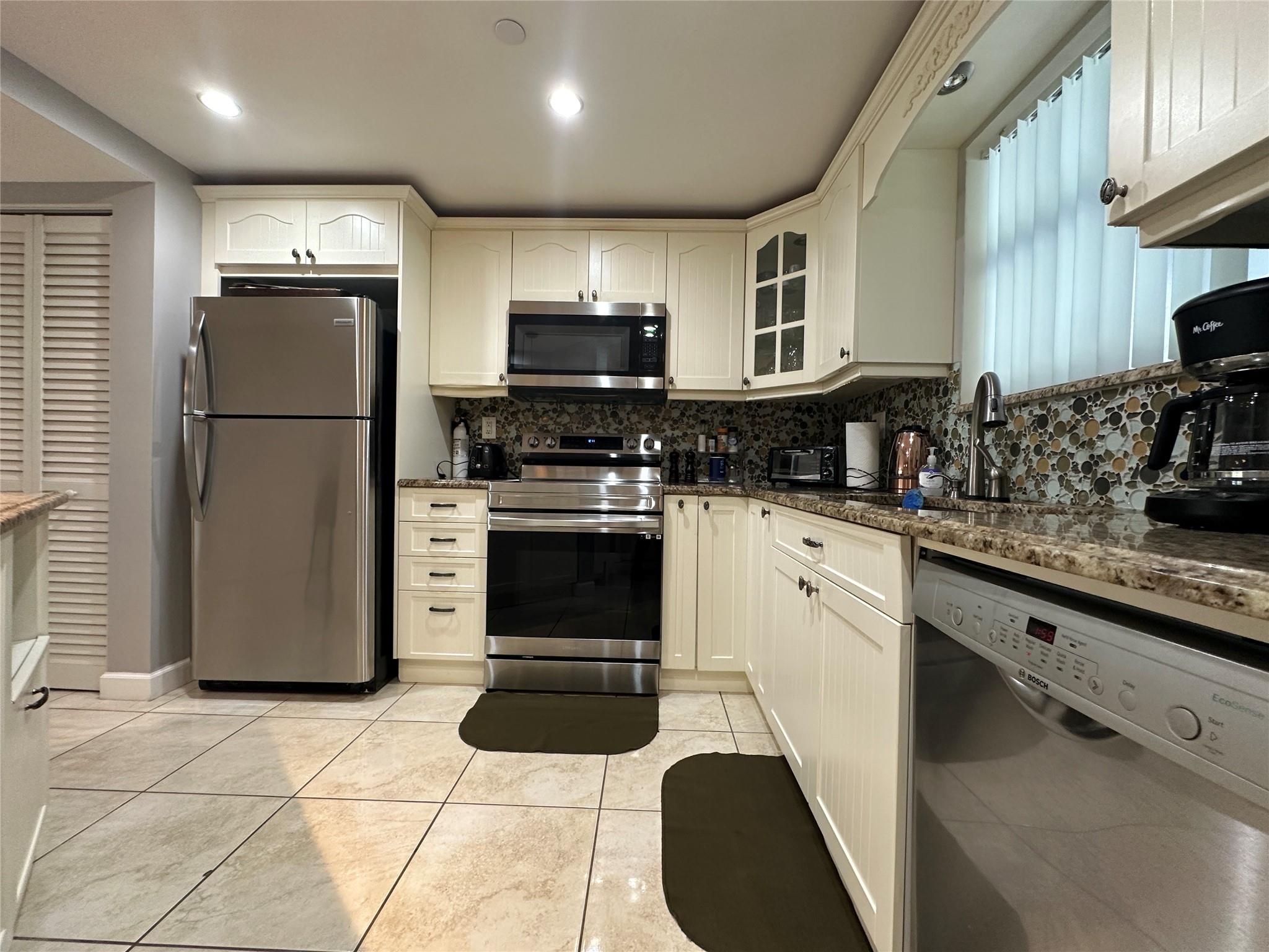 Le Frontenac Condo - Residential Lease