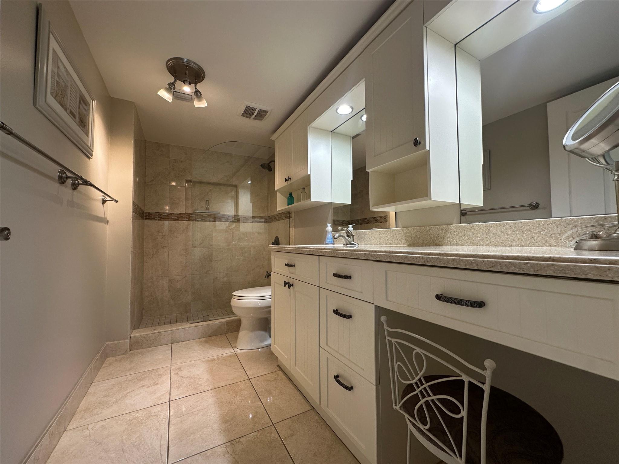 Le Frontenac Condo - Residential Lease