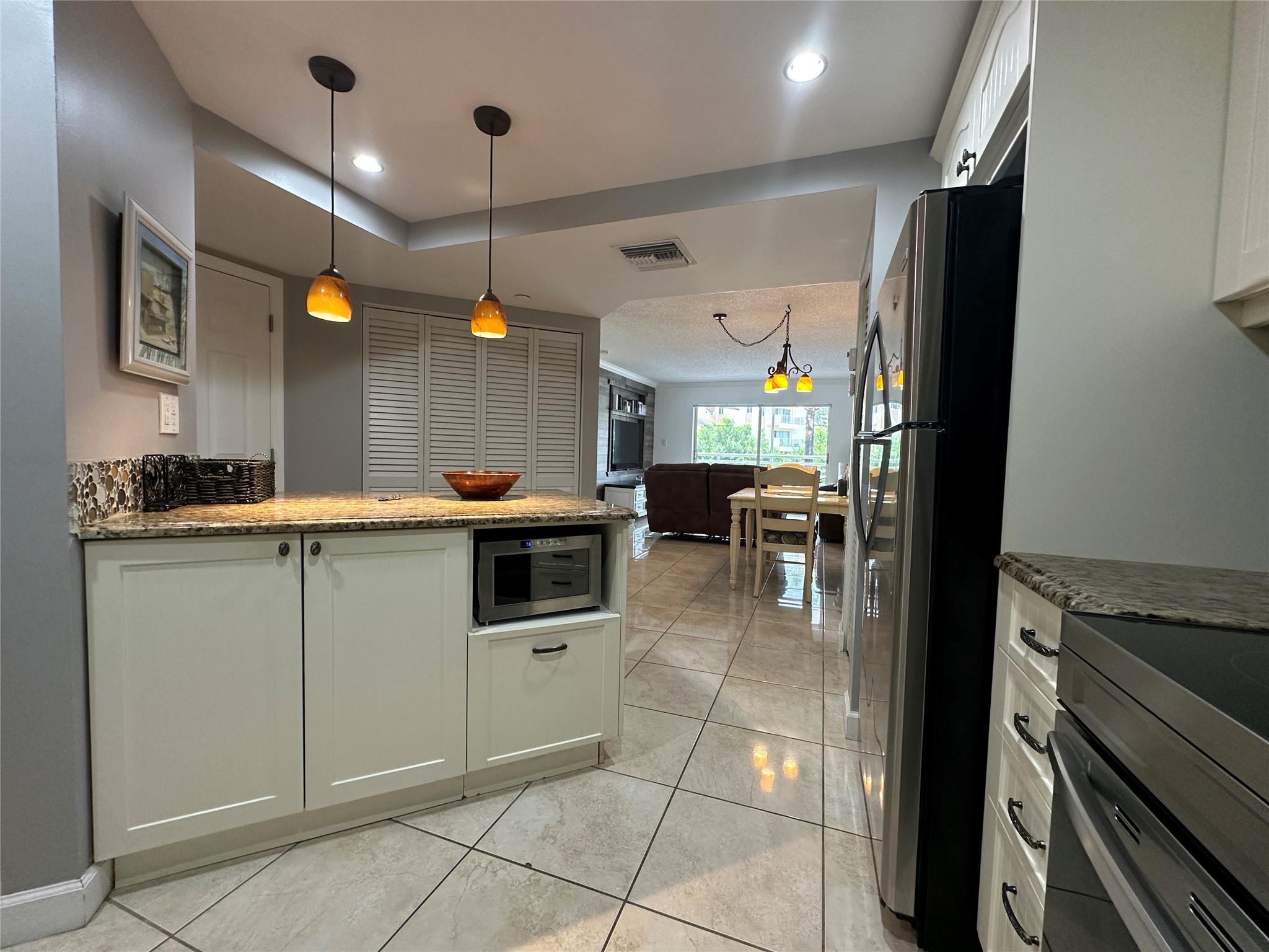 Le Frontenac Condo - Residential Lease