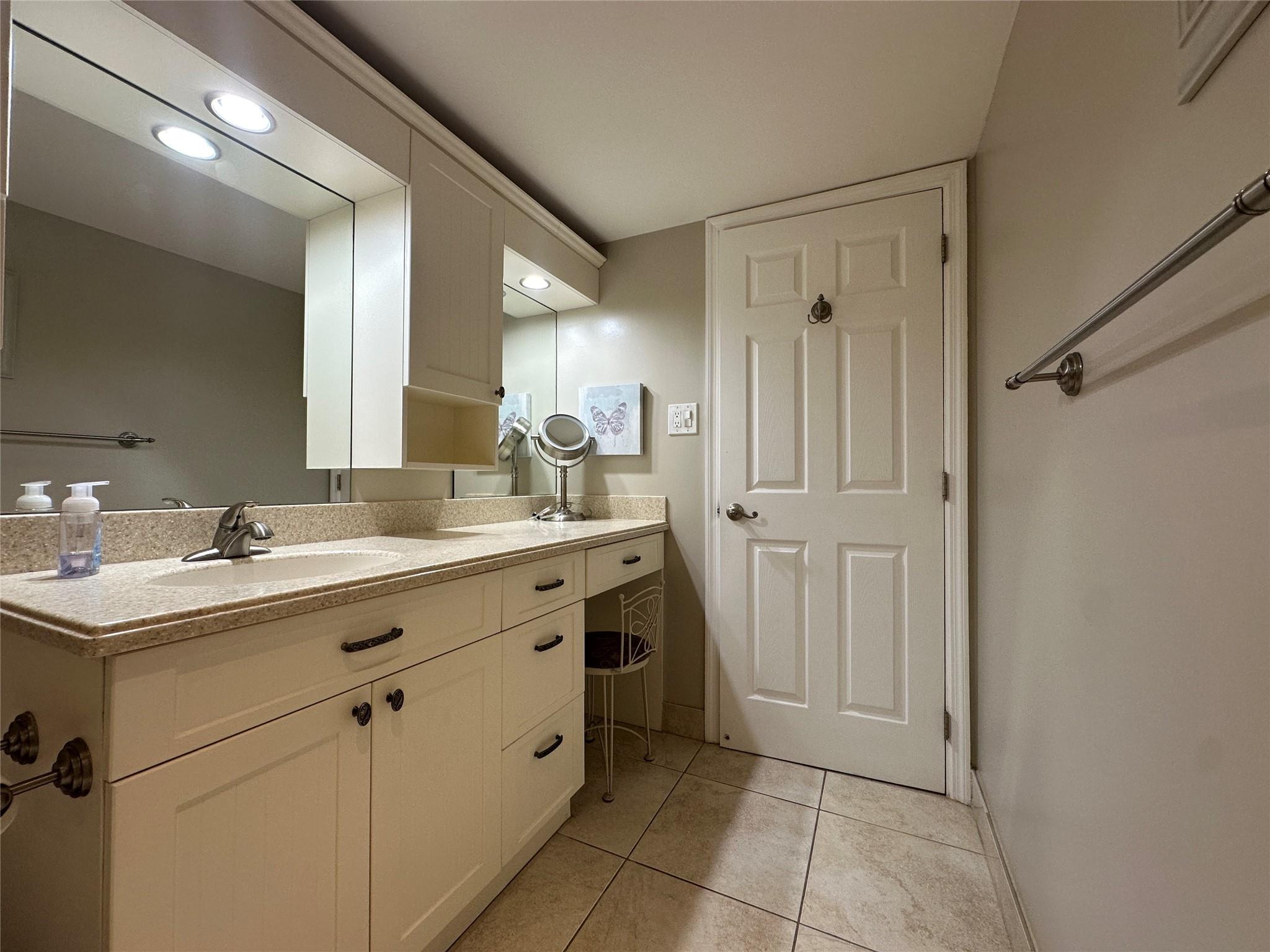Le Frontenac Condo - Residential Lease