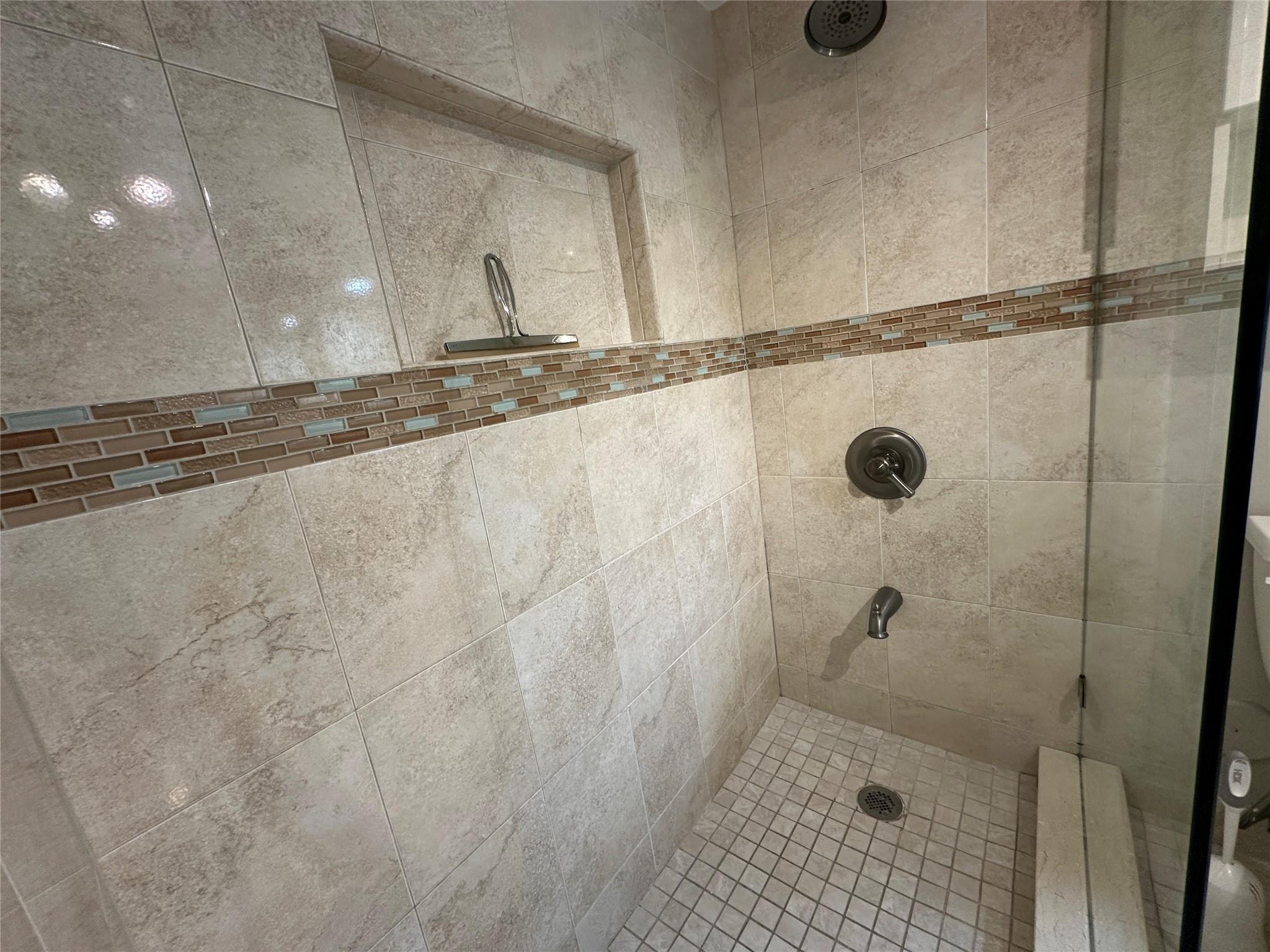 Le Frontenac Condo - Residential Lease