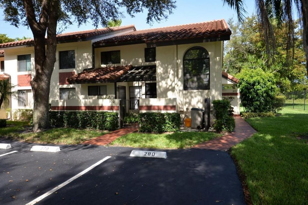 Photo of 5920 S End Lake Drive #102, Boynton Beach, FL 33437 (MLS # R11009174)