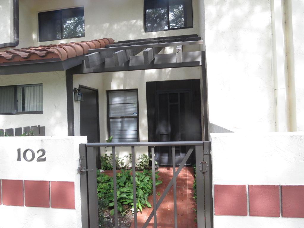 Photo of 5920 S End Lake Drive #102, Boynton Beach, FL 33437 (MLS # R11009174)