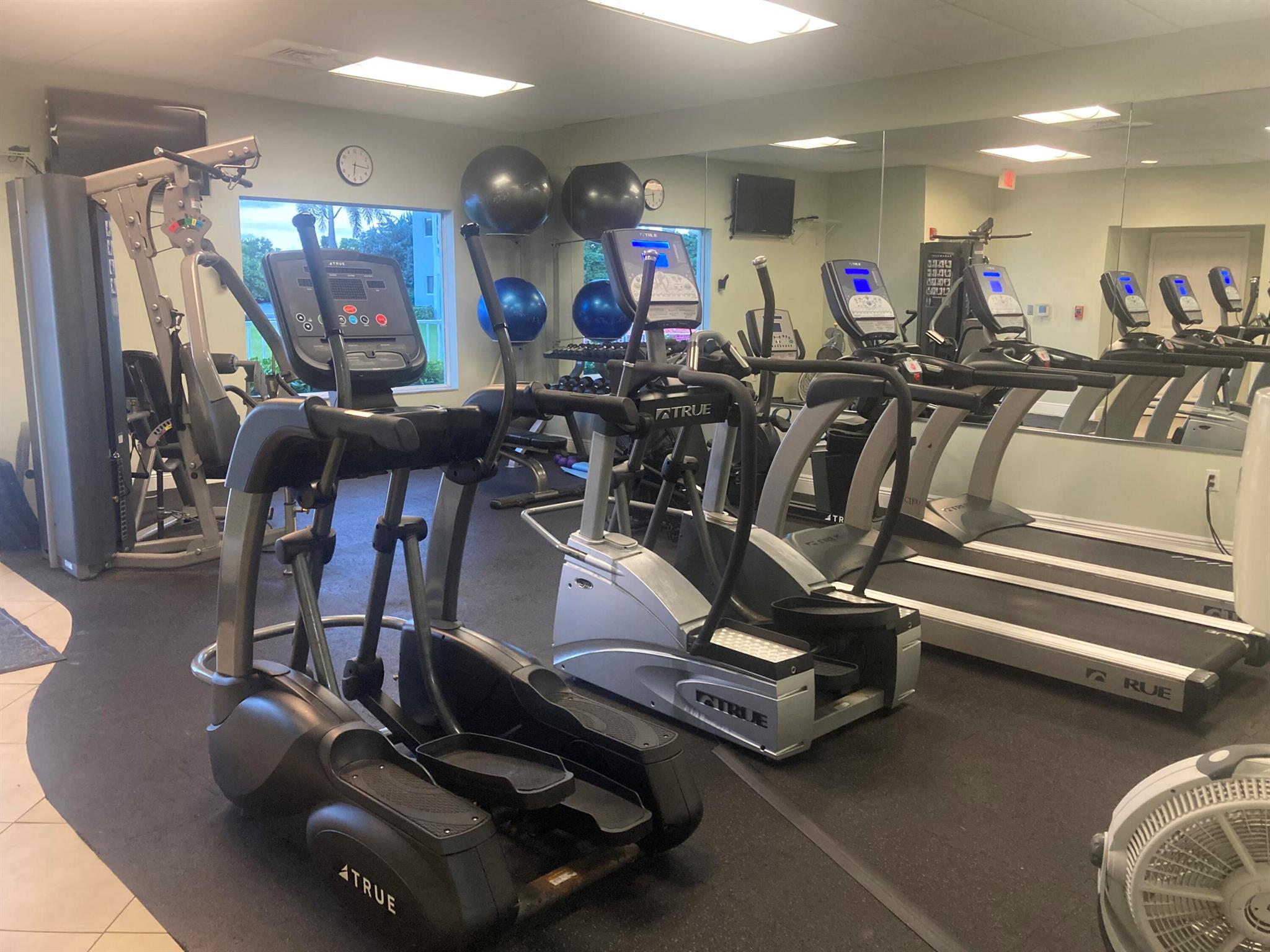 COLONIAL CLUB CONDO SEC 2 - Residential