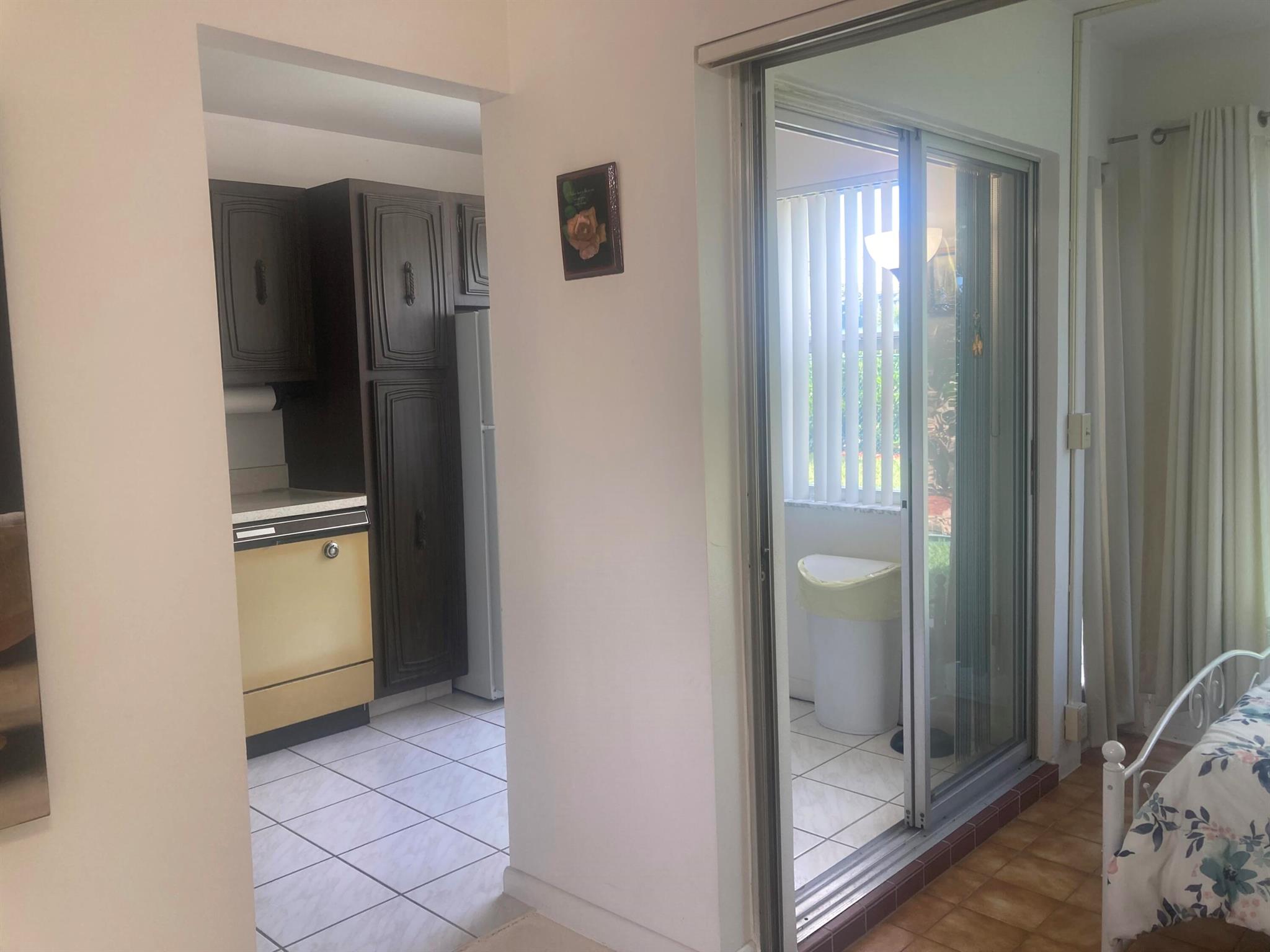 COLONIAL CLUB CONDO SEC 2 - Residential