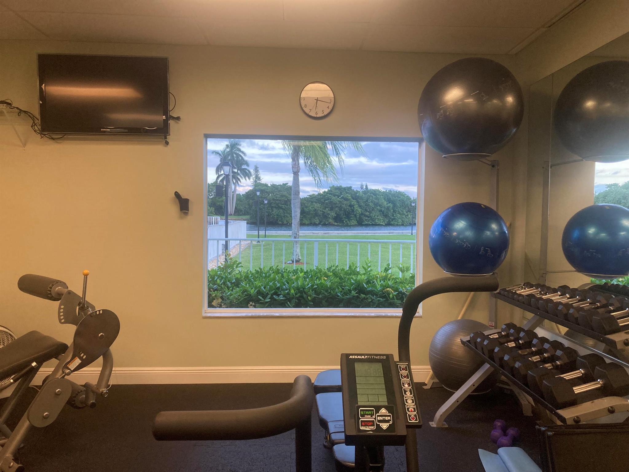 COLONIAL CLUB CONDO SEC 2 - Residential