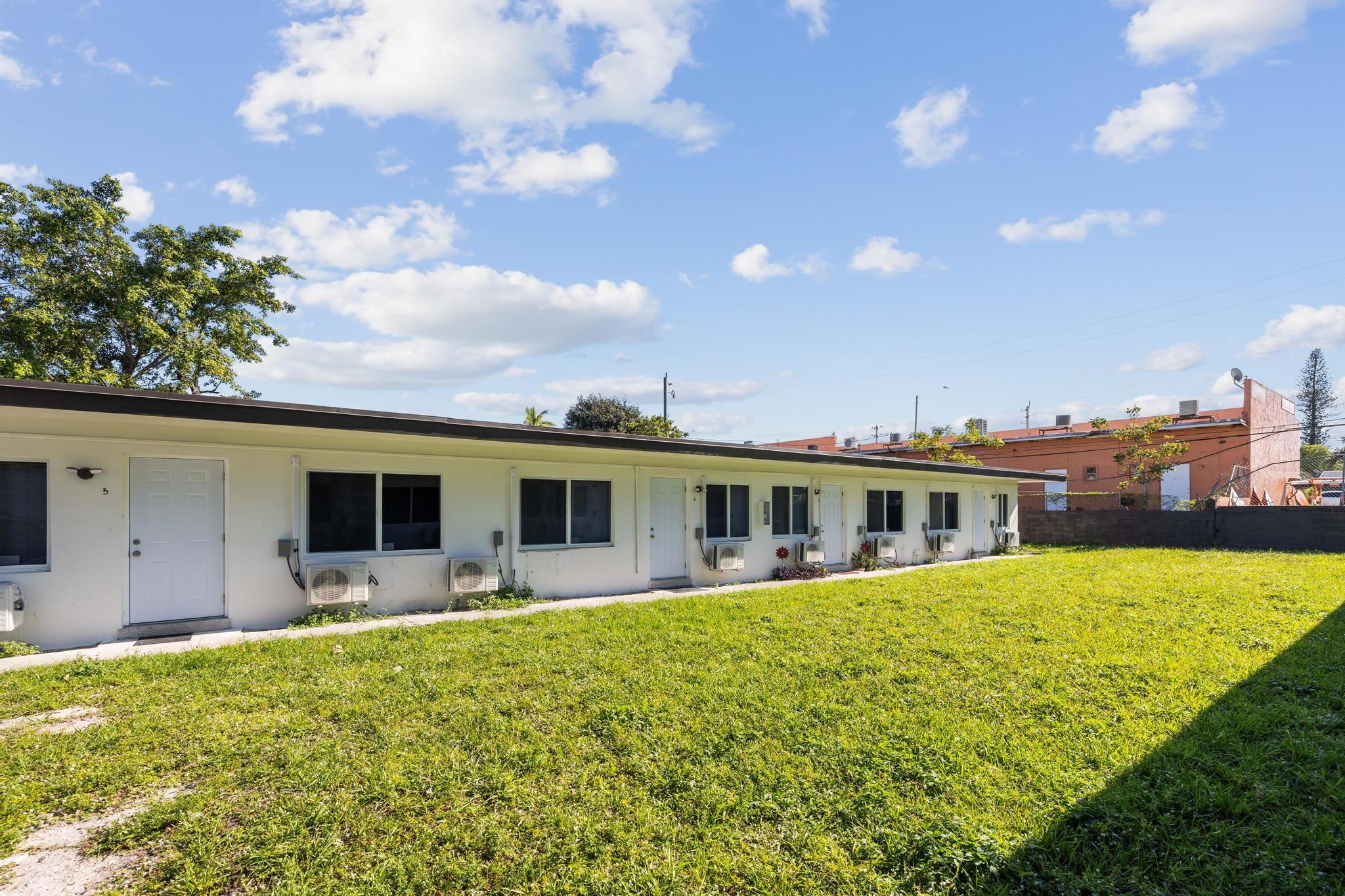 3932 SW 12th Pl