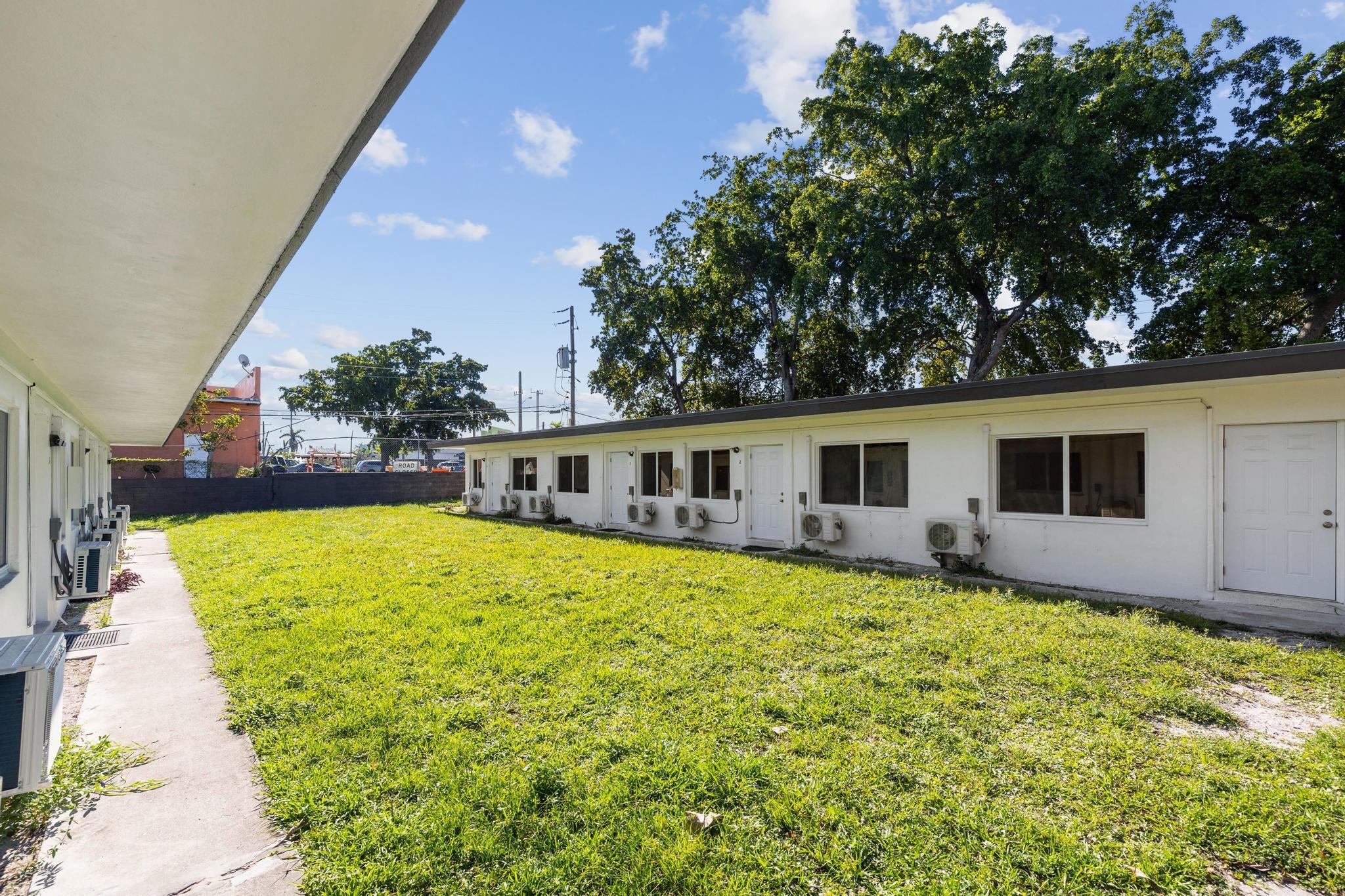 3932 SW 12th Pl