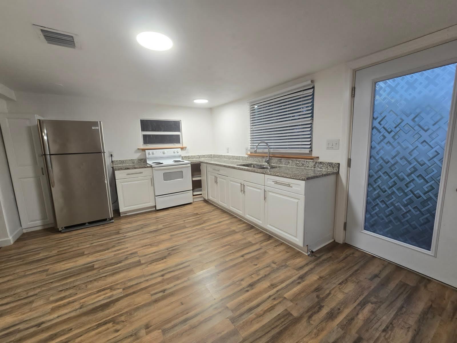 3901 Lakewood Road B