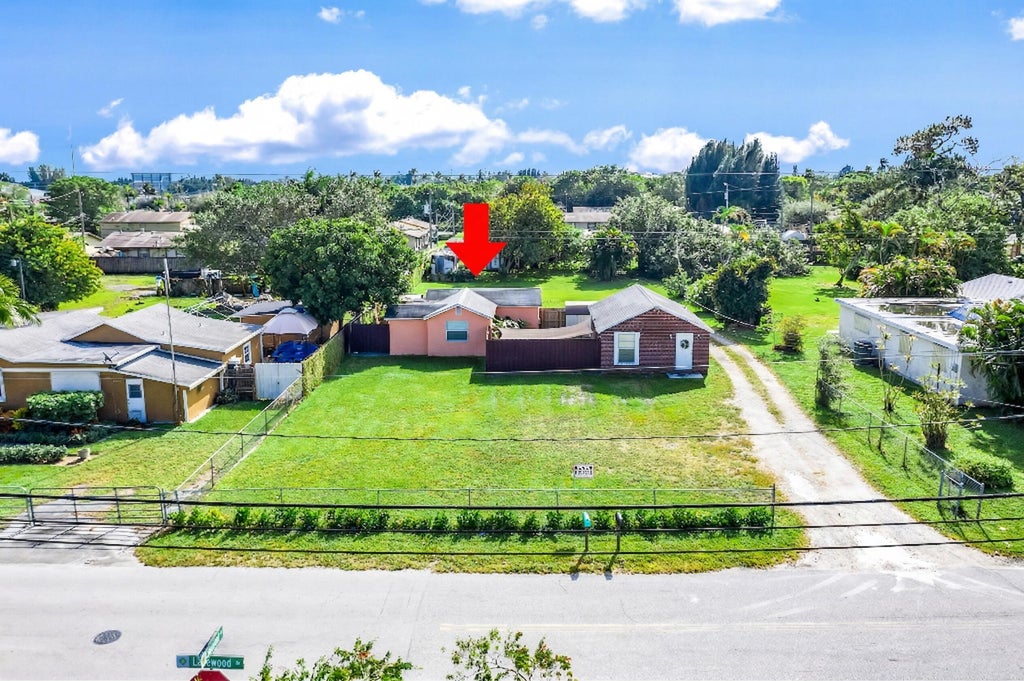 Photo of 3901 Lakewood Road #B, Lake Worth Beach, FL 33461 (MLS # B26007005)