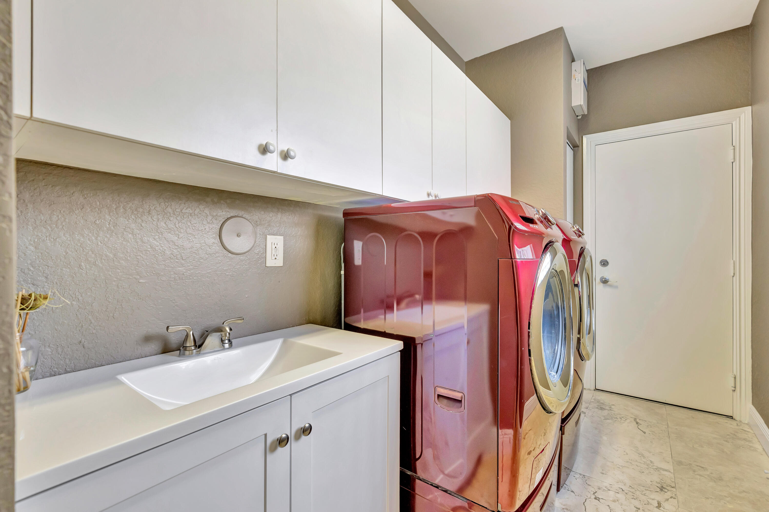 WATERS EDGE EST - Residential