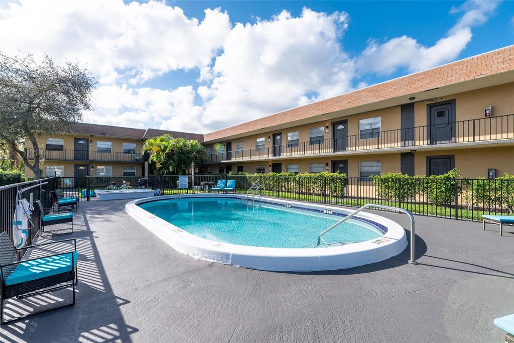 Photo of 1401 NE 17th Court #206, Fort Lauderdale, FL 33305 (MLS # F10493521)