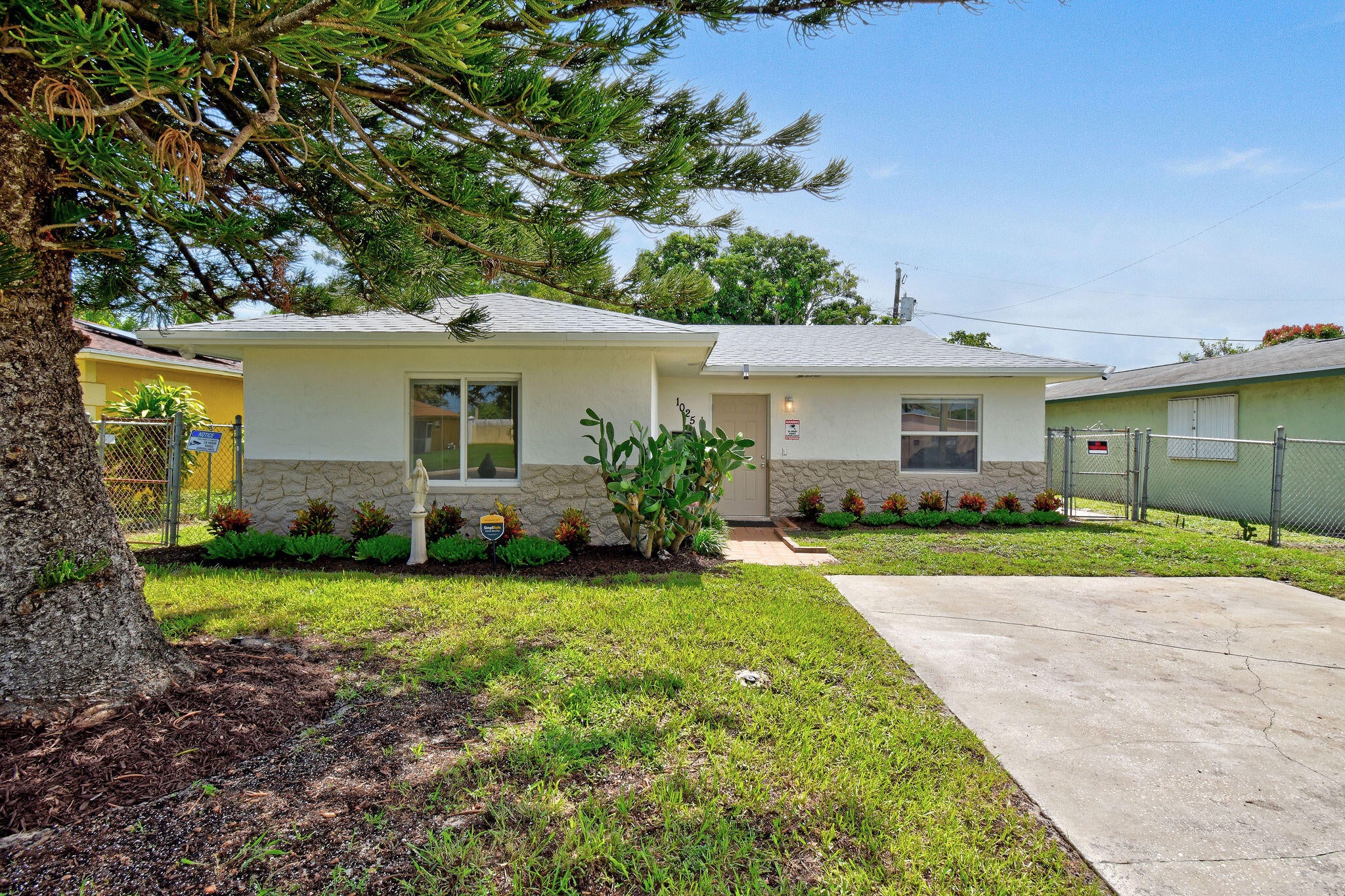 1025 W 7TH Street, Riviera Beach, FL, 33404/$399,000 1 1025 W 7TH Street