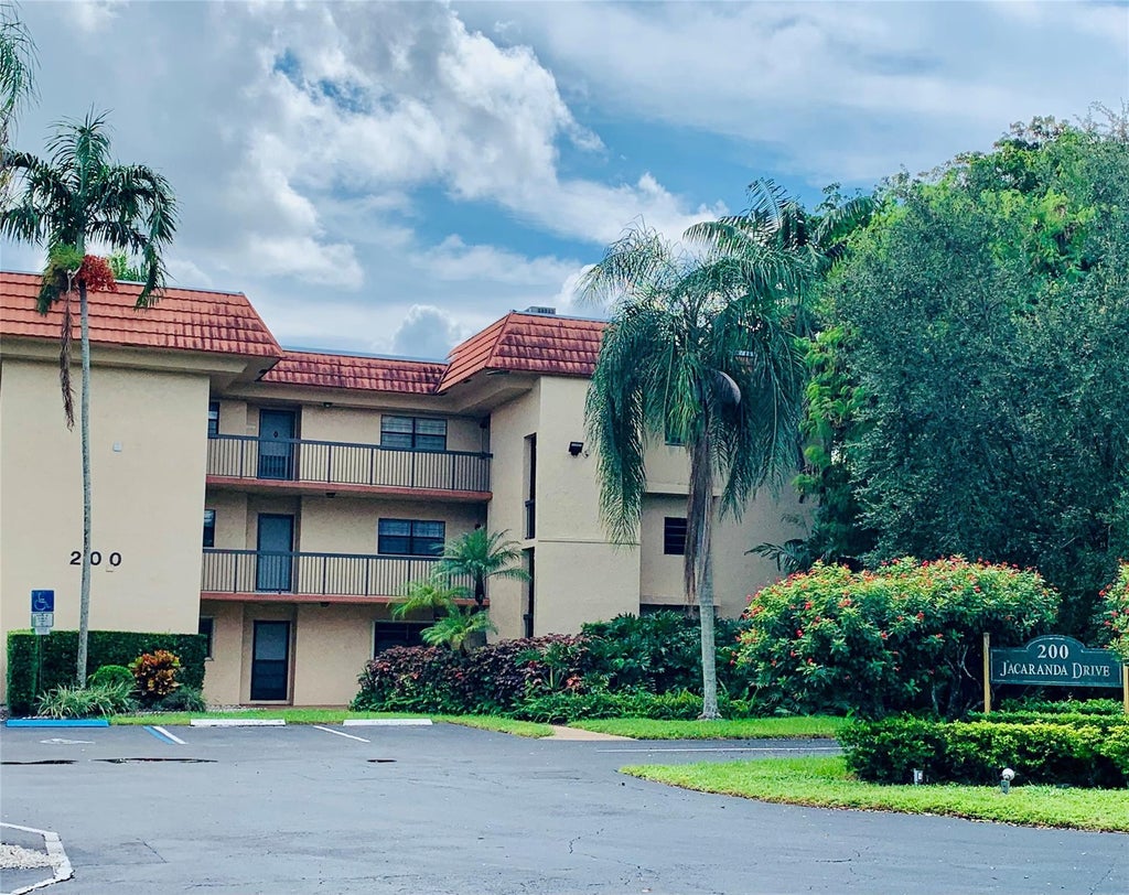 Photo of 200 Jacaranda Country Club Drive #1b, Plantation, FL 33324 (MLS # B26037286)