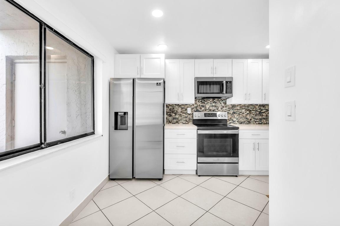 LAURELS AT MARGATE CONDO - Residential Lease