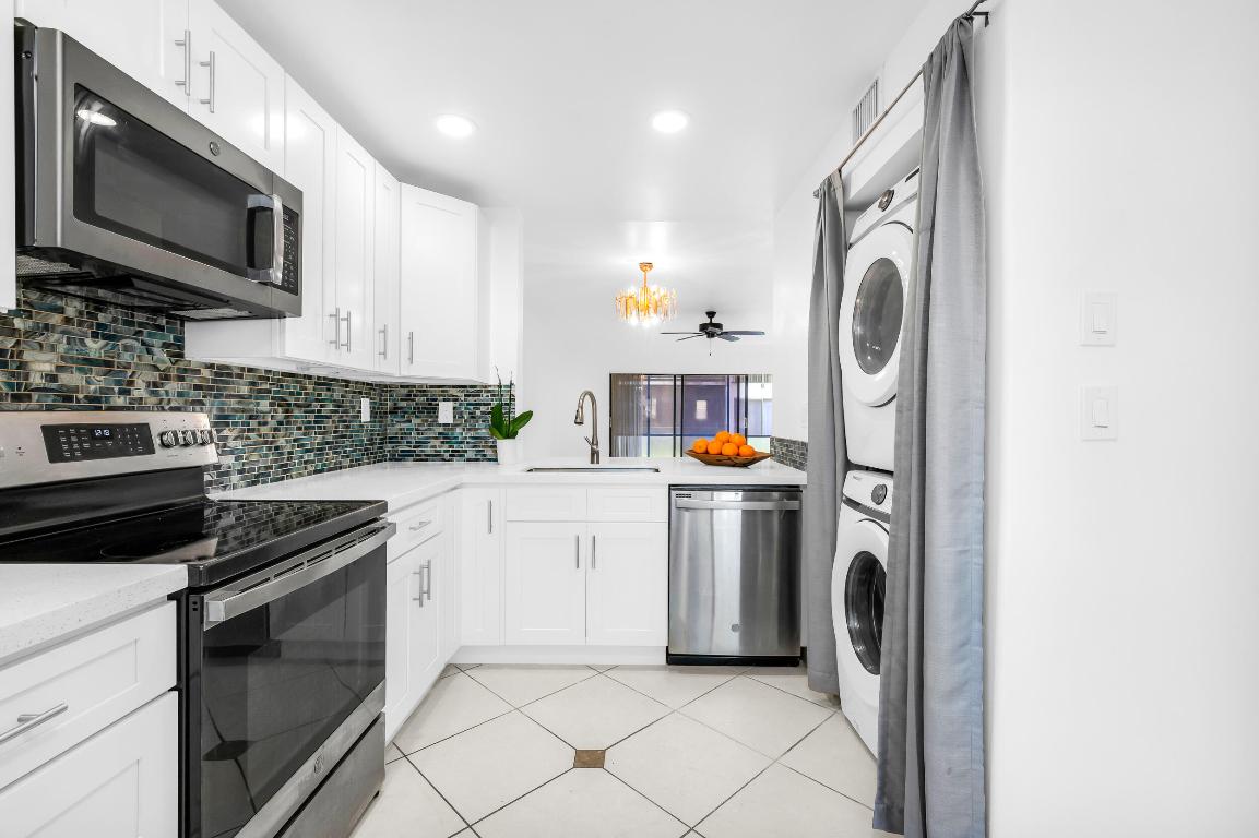 LAURELS AT MARGATE CONDO - Residential Lease