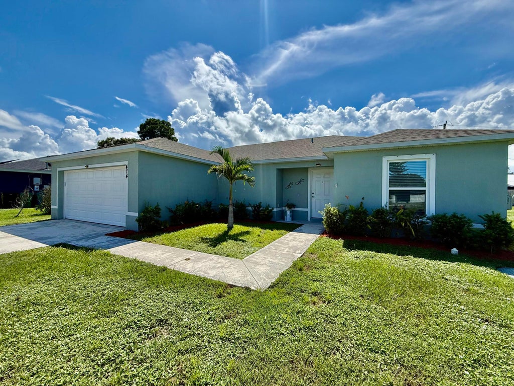 Photo of 474 NE MAINSAIL Street, Port Saint Lucie, FL 34983 (MLS # B26074543)