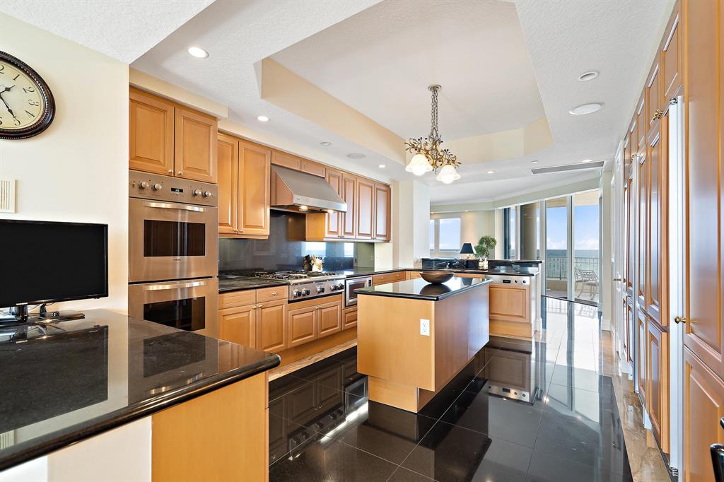 CARLYLE JUPITER ISLAND CONDO - Residential