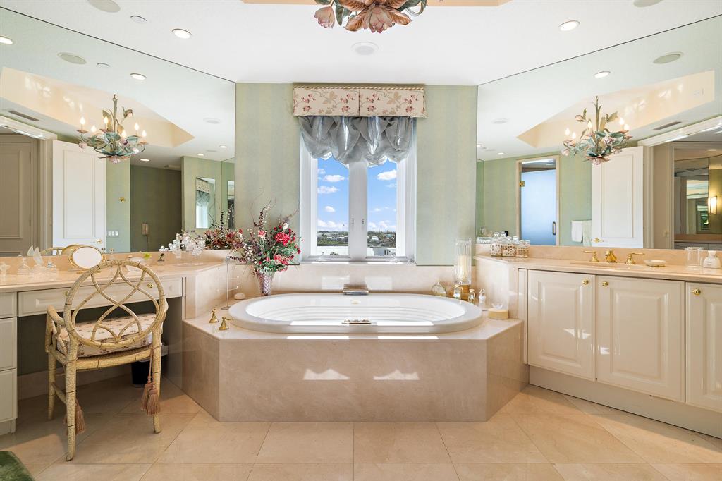 CARLYLE JUPITER ISLAND CONDO - Residential