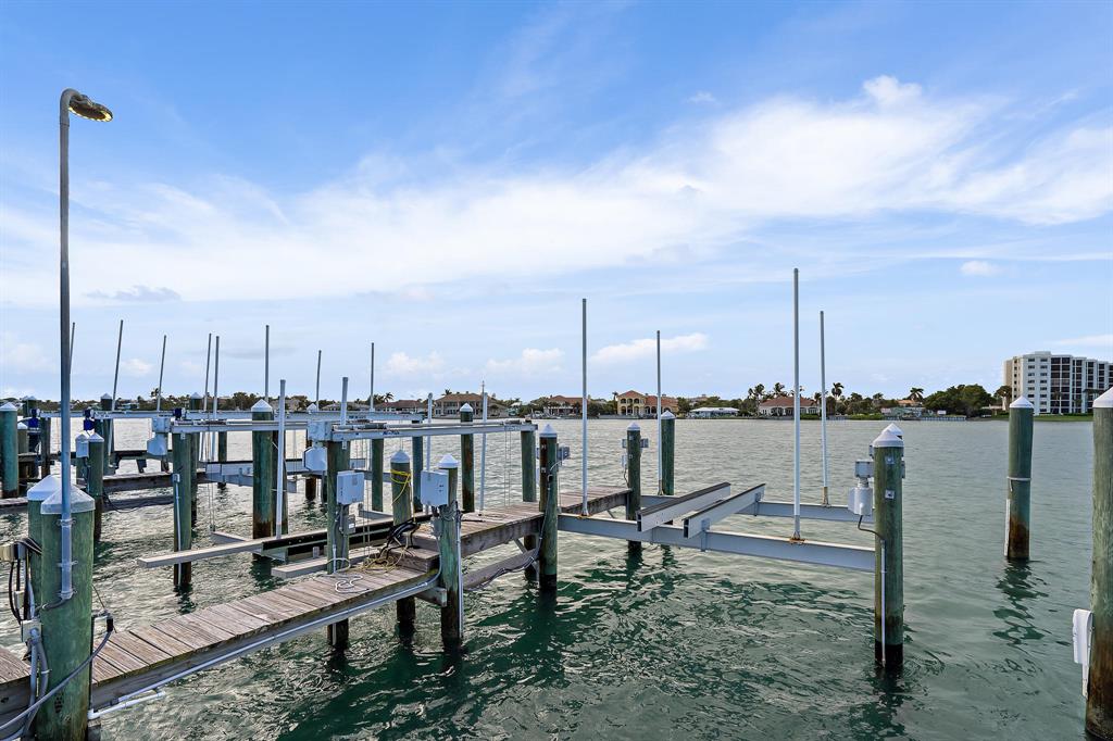 CARLYLE JUPITER ISLAND CONDO - Residential