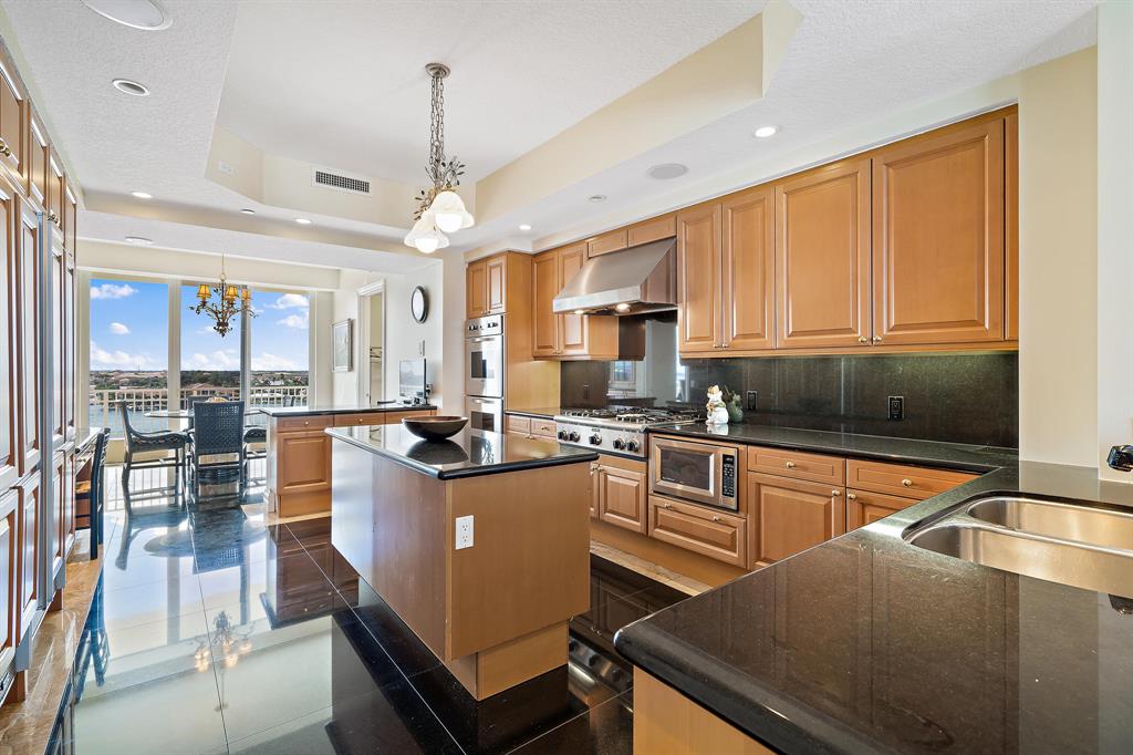 CARLYLE JUPITER ISLAND CONDO - Residential