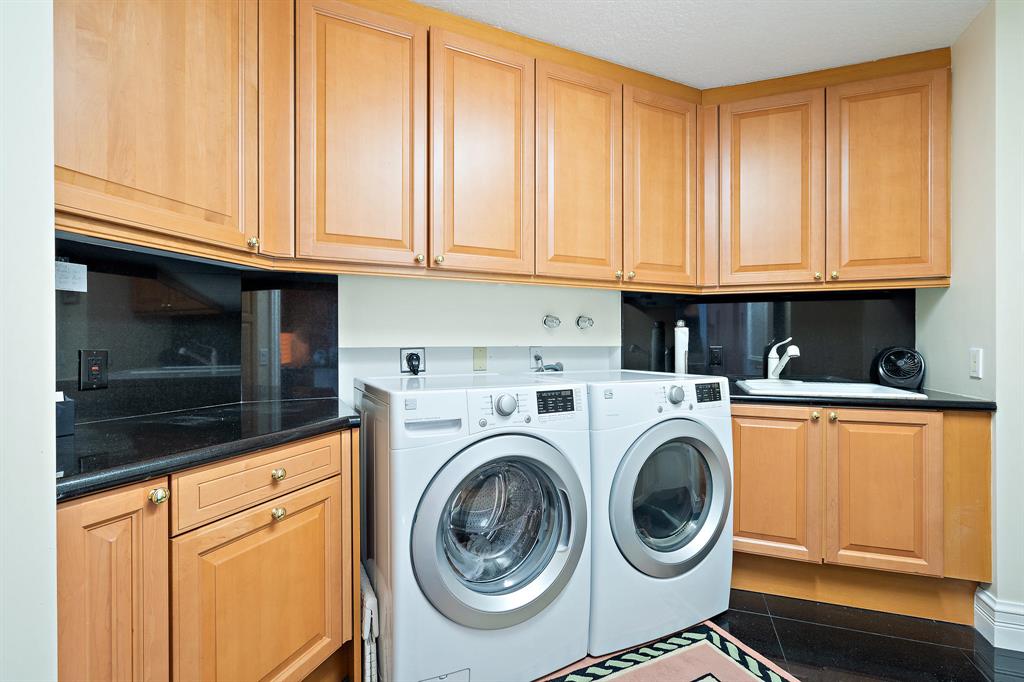 CARLYLE JUPITER ISLAND CONDO - Residential