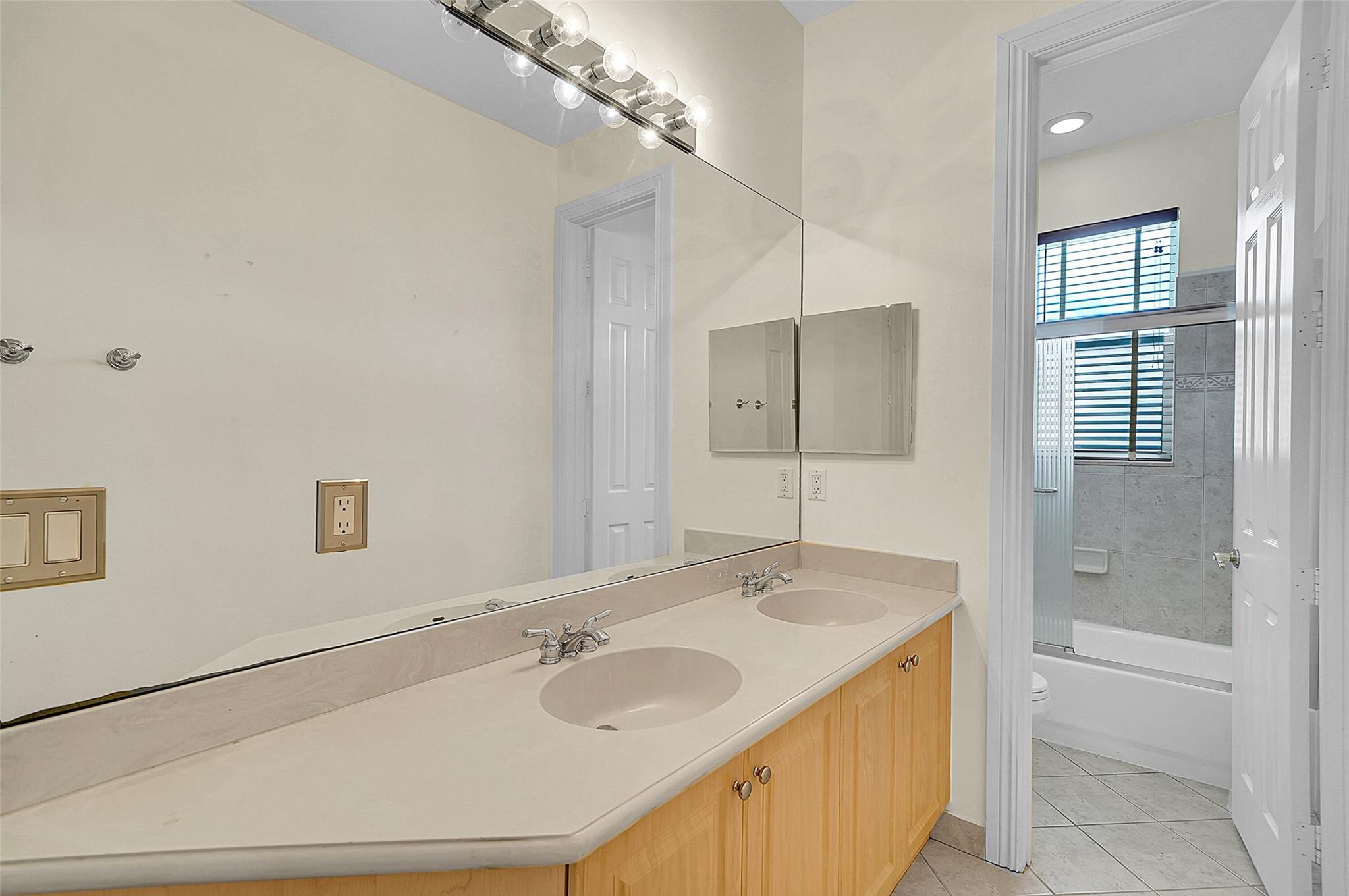 Parkland Isles 164-42 B - Residential Lease