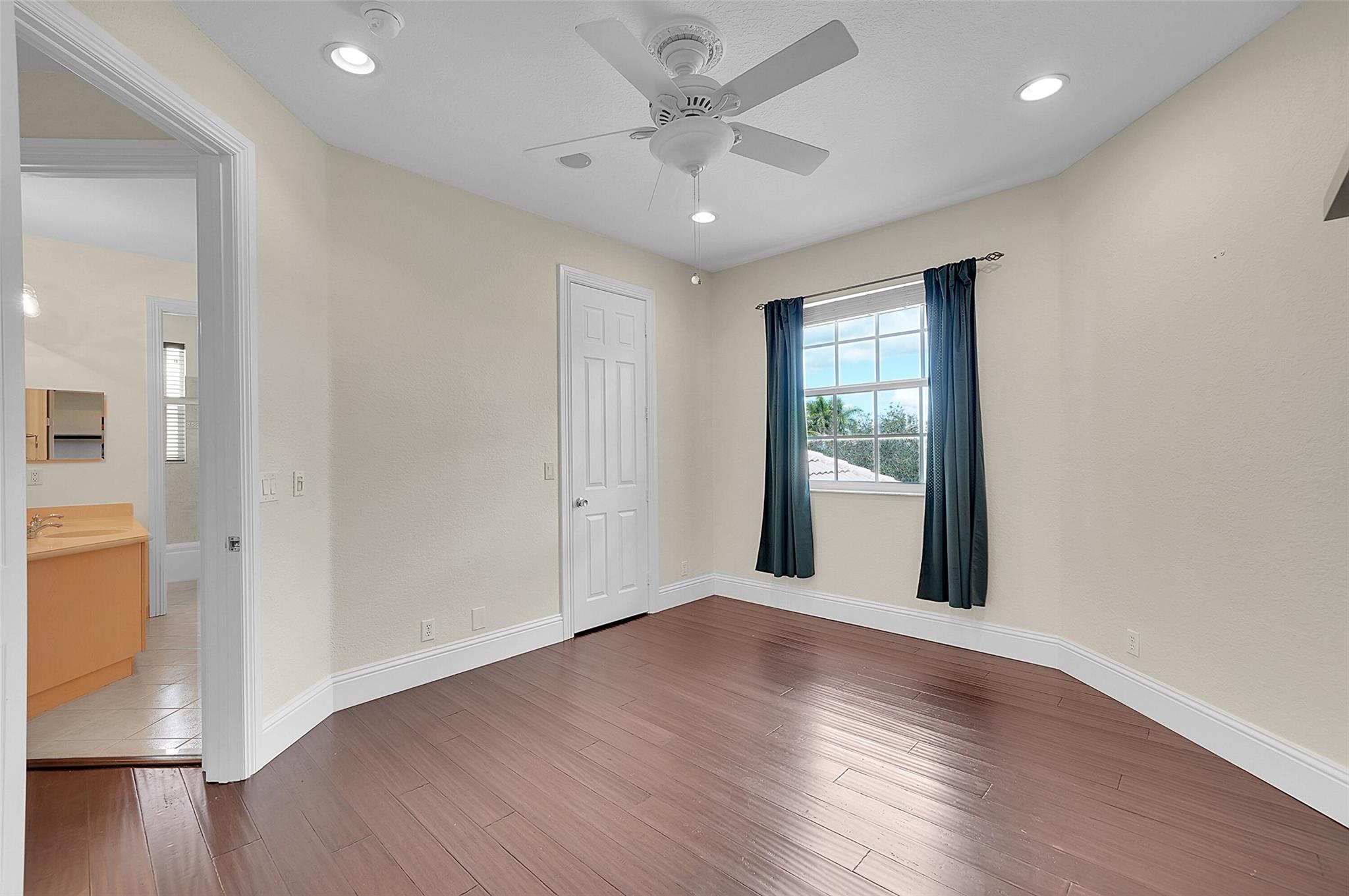 Parkland Isles 164-42 B - Residential Lease