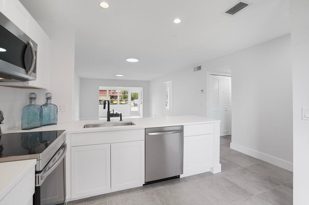 Photo of 737 Nantucket Circle #B, Lake Worth, FL 33467 (MLS # B26031743)