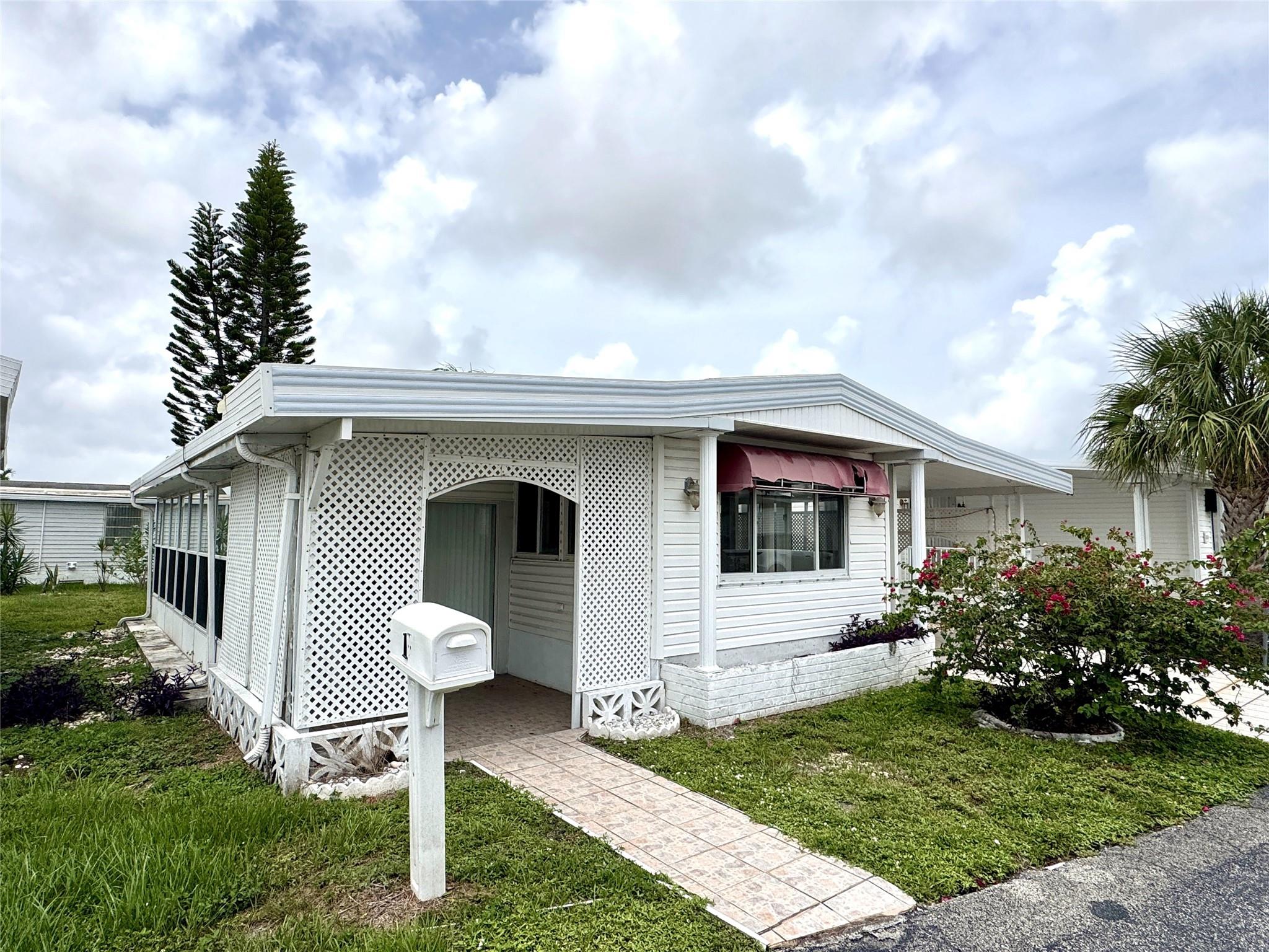 109 N Key Dr, Hallandale Beach, FL, 33009/$55,000 2 109 N Key Dr