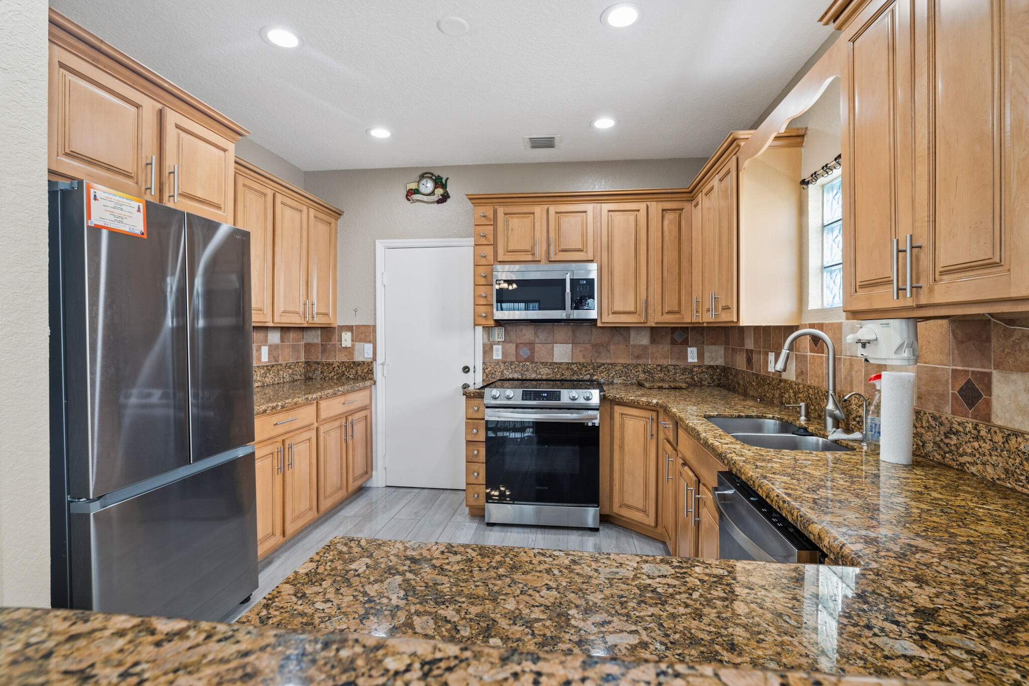 COUNTRY CLUB VILLAGE - Residential